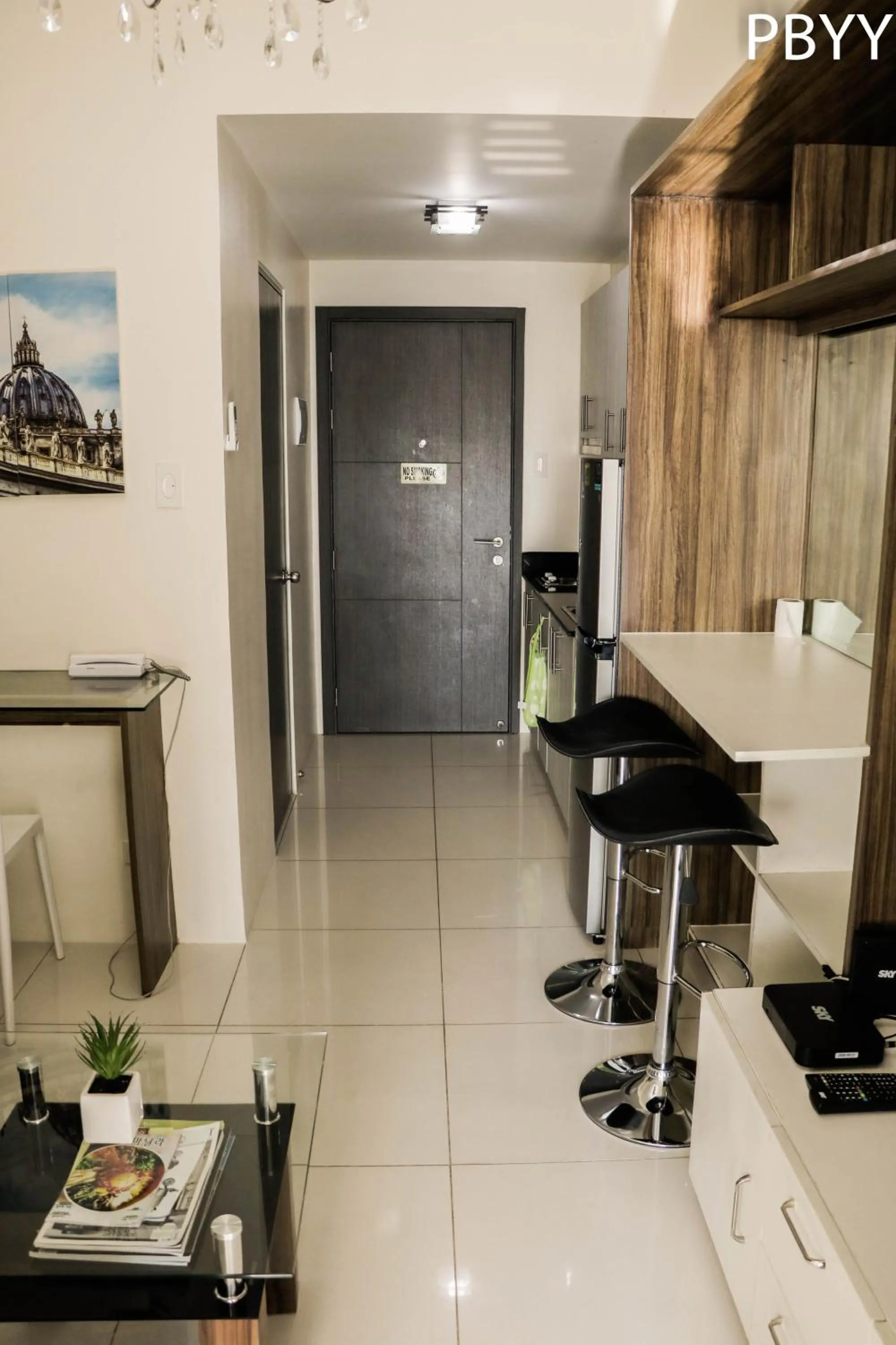 Photo of the whole room, Kitchen/Kitchenette in Green Residences Stays by PBYY