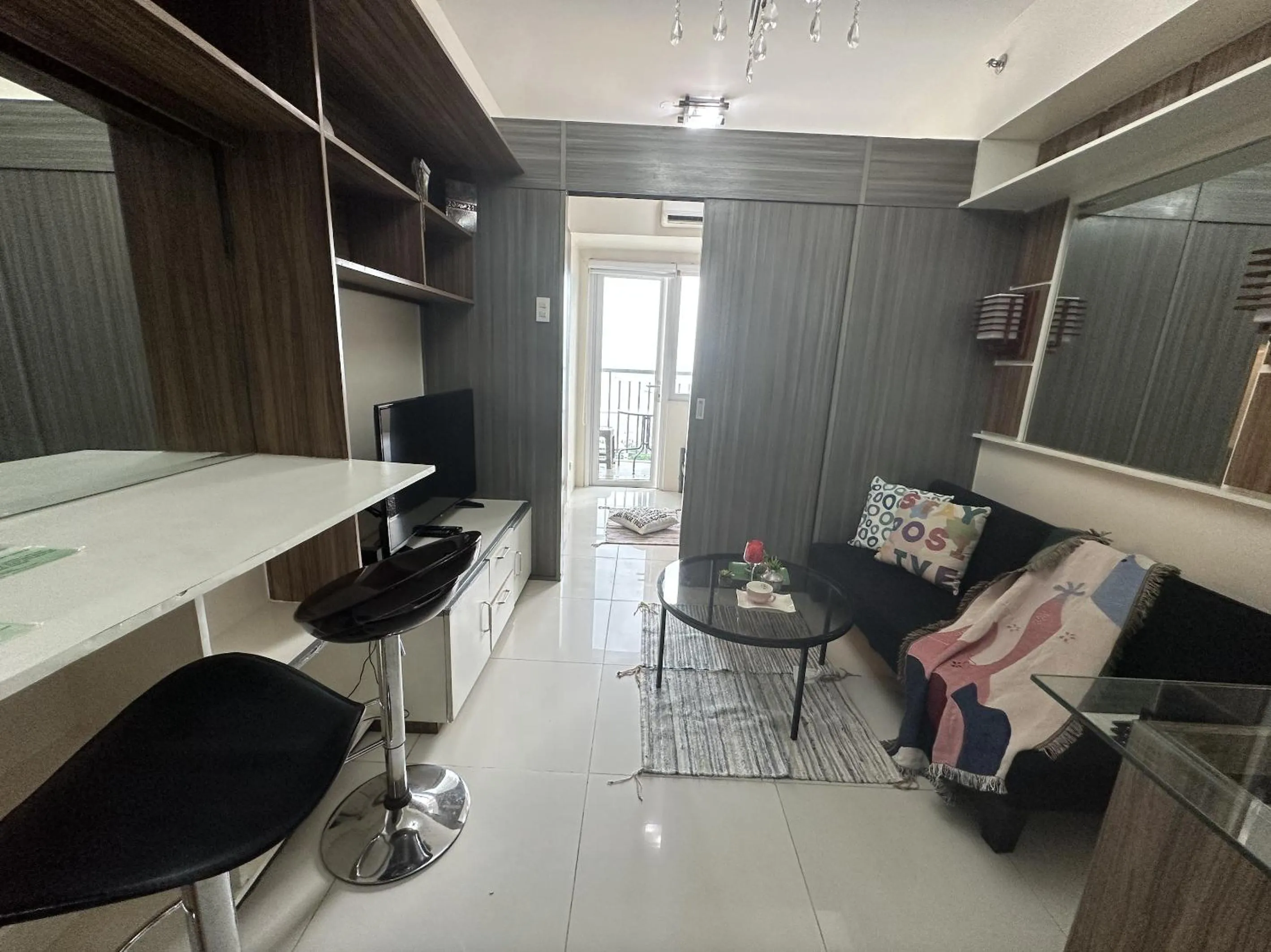 TV and multimedia in Green Residences Stays by PBYY