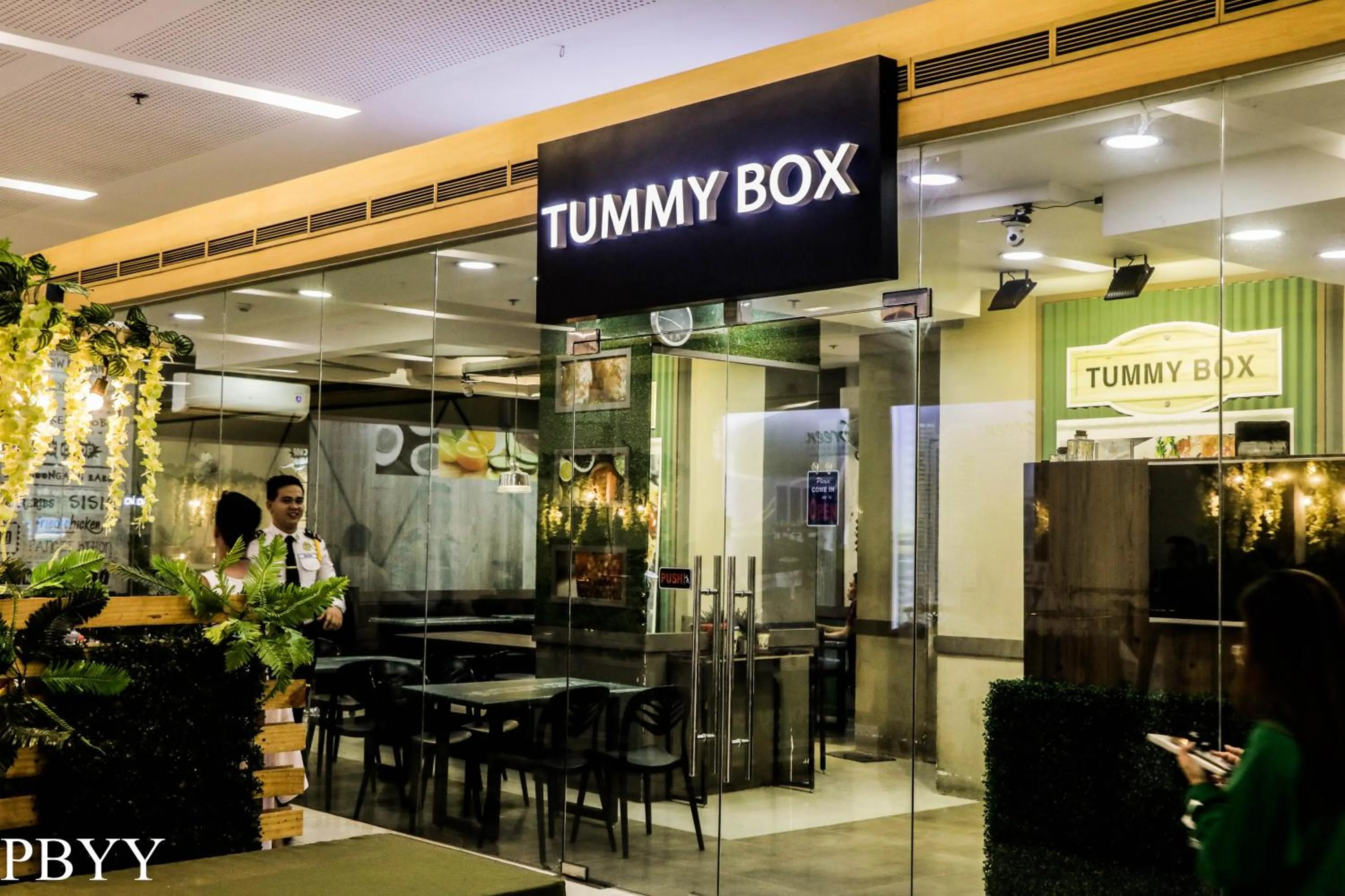 Restaurant/places to eat in Green Residences Stays by PBYY