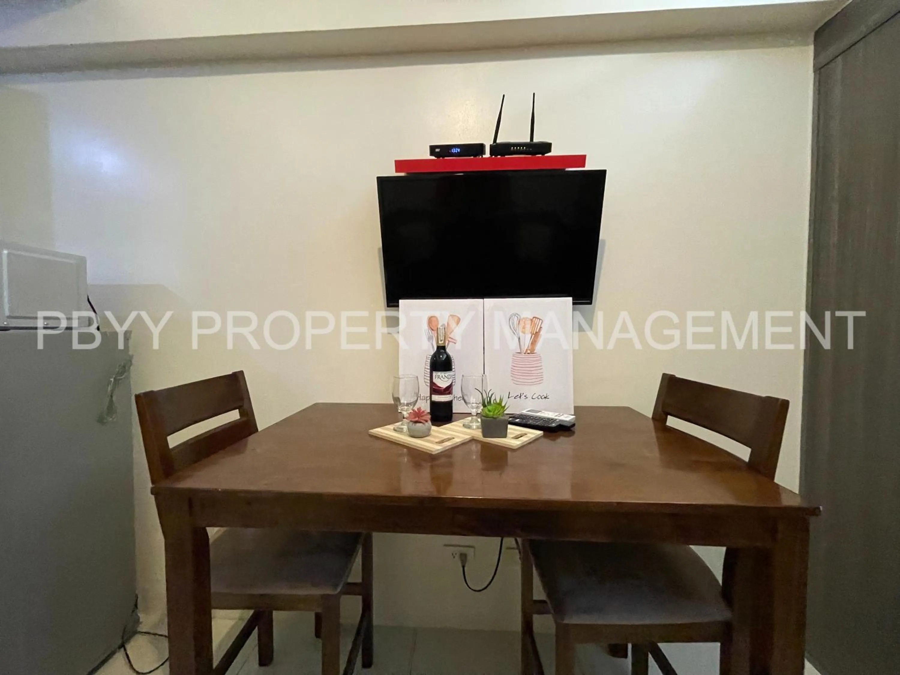 TV and multimedia in Green Residences Stays by PBYY