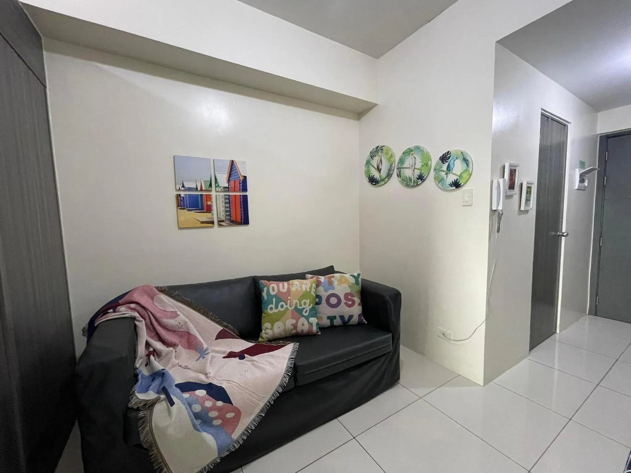 Living room, Seating Area in Green Residences Stays by PBYY