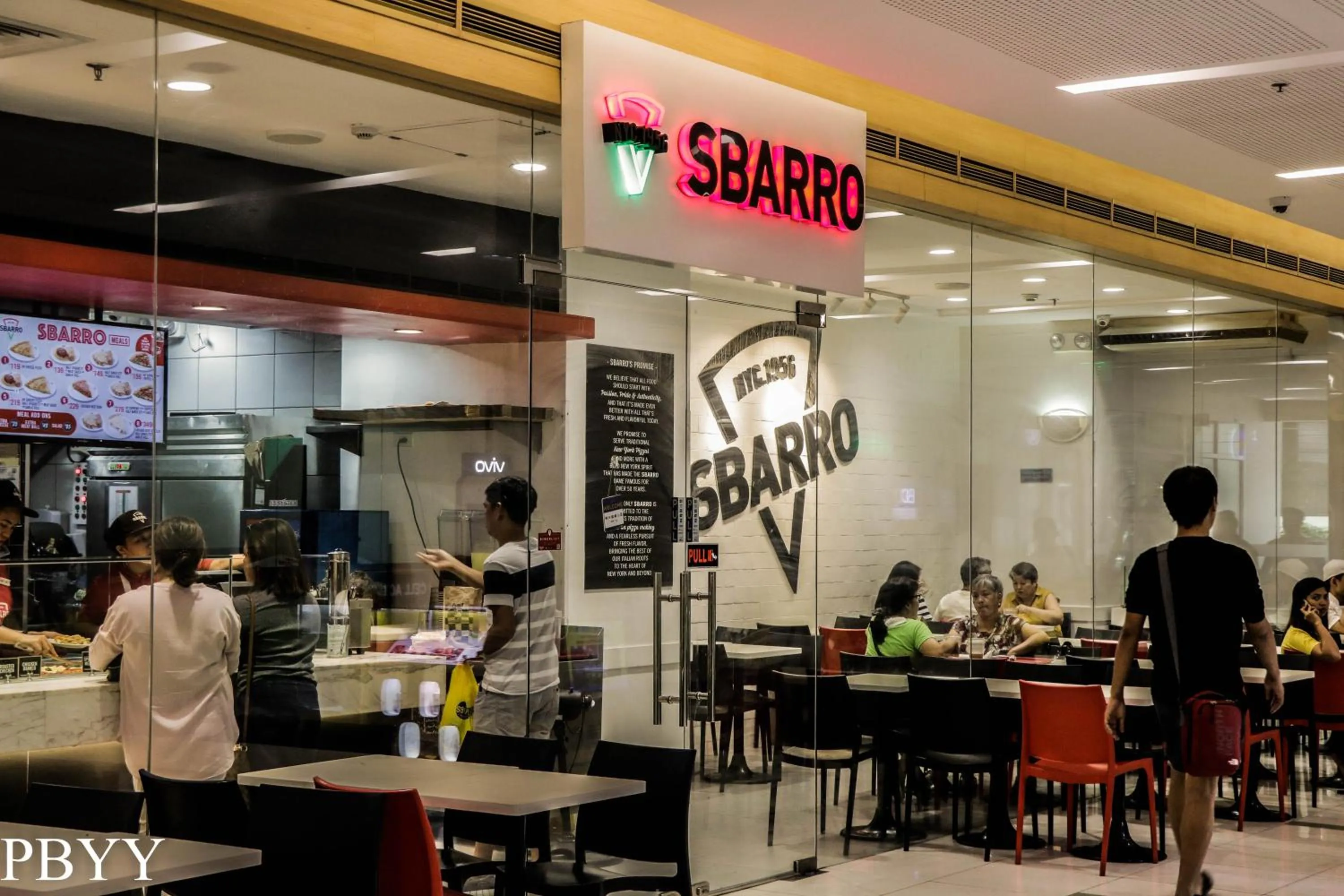 Restaurant/Places to Eat in Green Residences Stays by PBYY