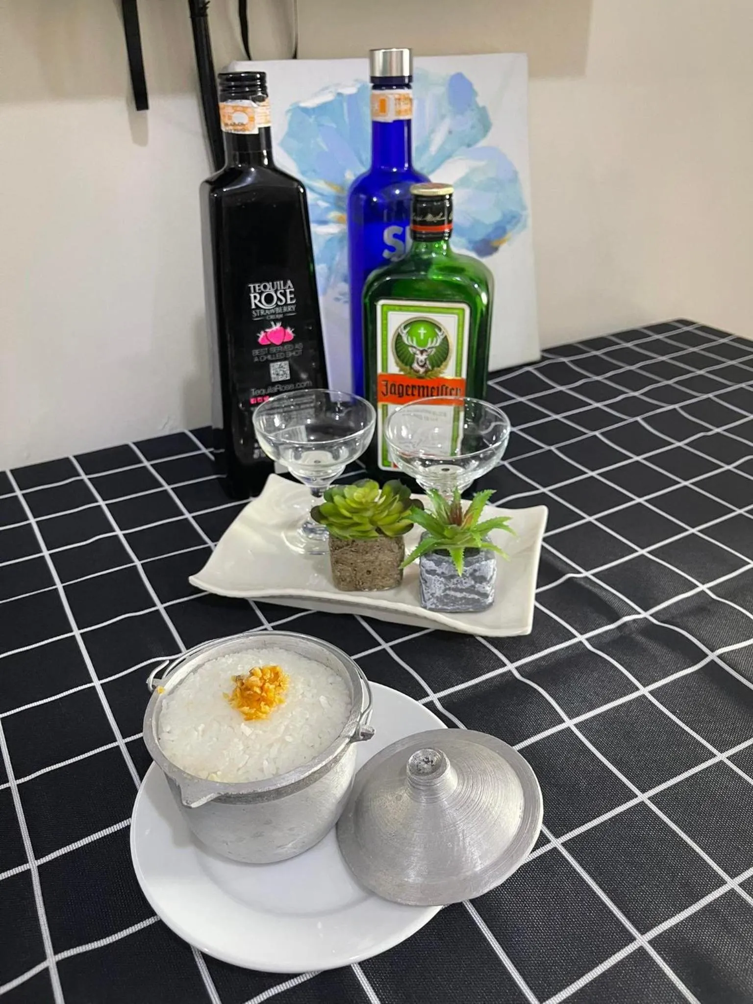 Food and drinks in Green Residences Stays by PBYY