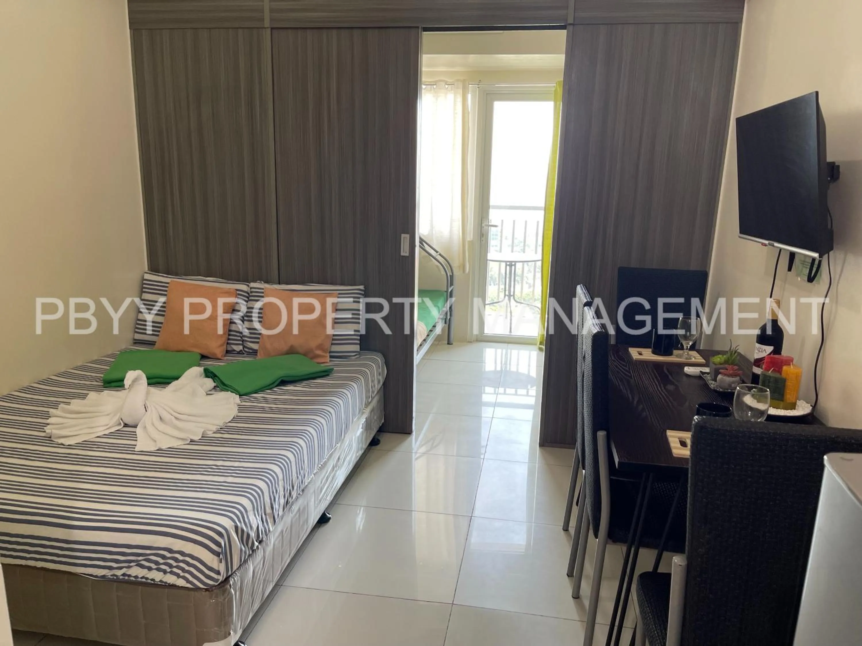 Photo of the whole room in Green Residences Stays by PBYY