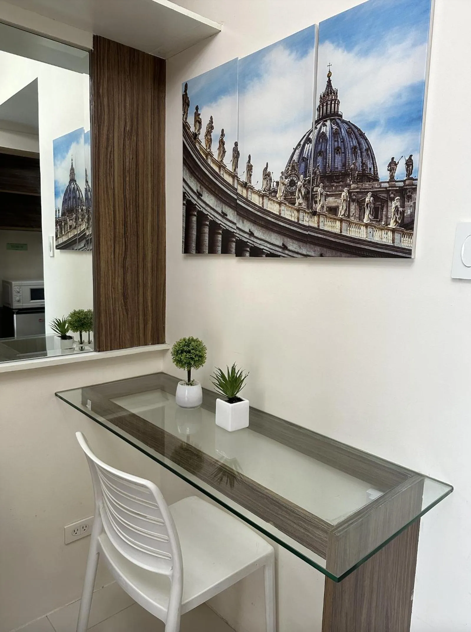 Dining area in Green Residences Stays by PBYY