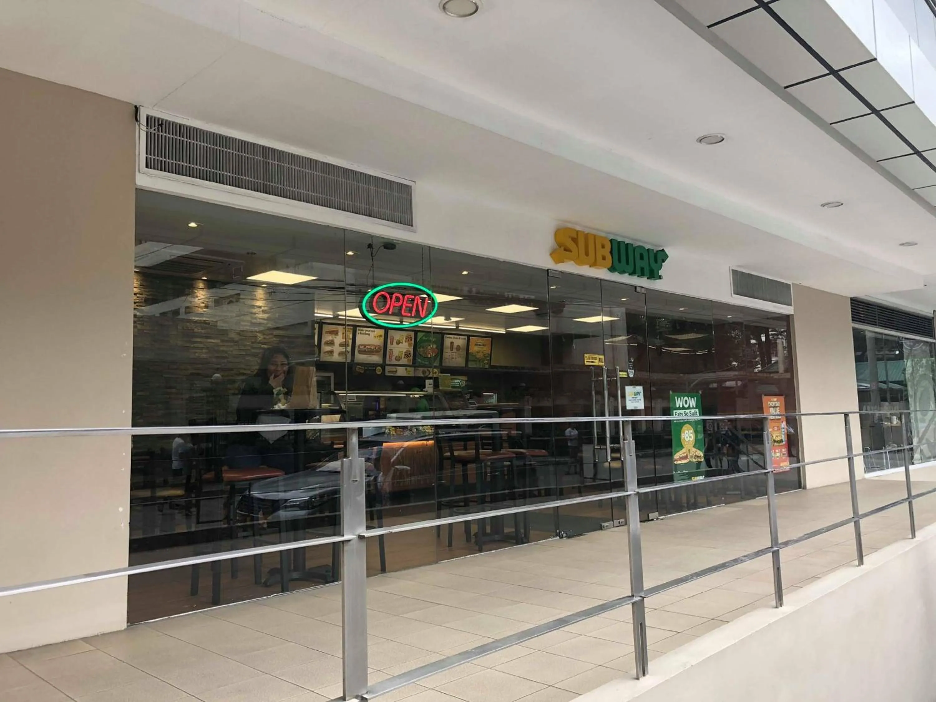 Restaurant/places to eat in Green Residences Stays by PBYY