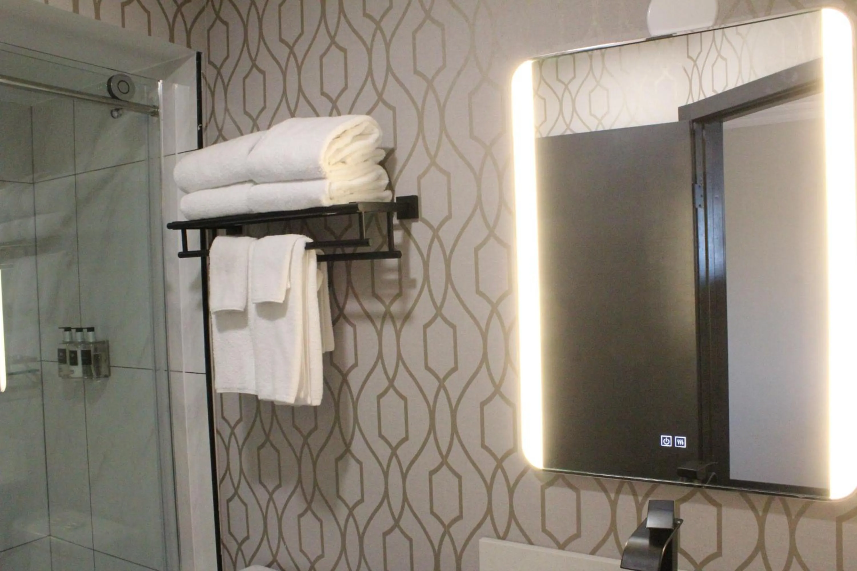 Bathroom in Travelodge by Wyndham Courtenay BC