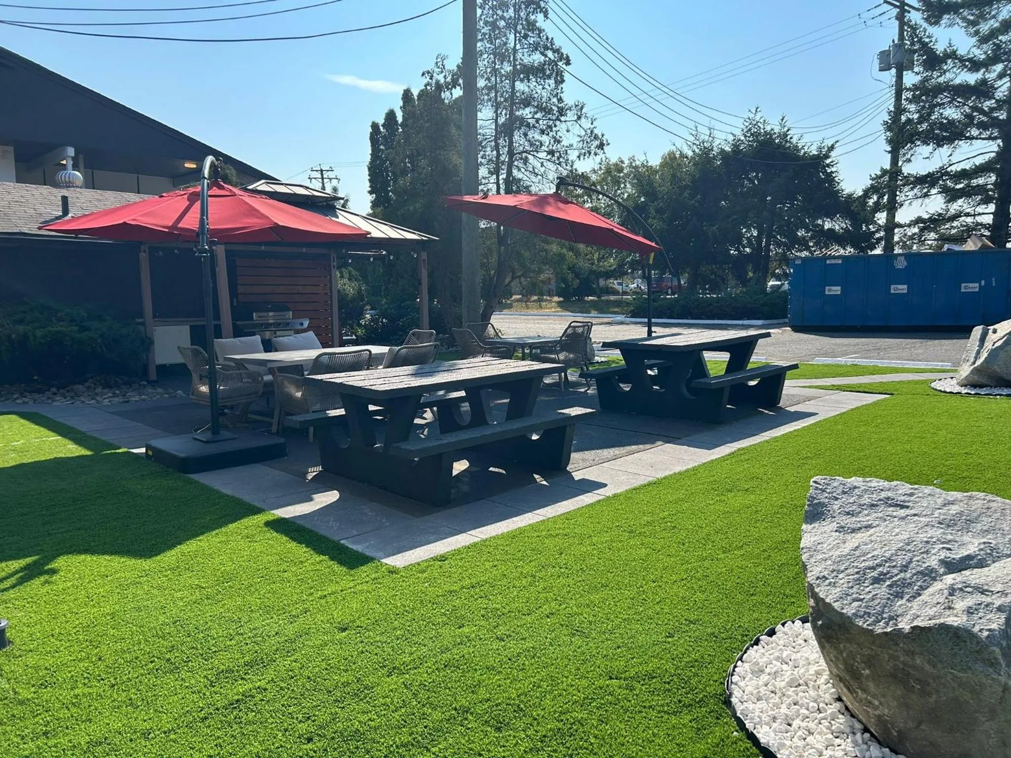 BBQ facilities in Travelodge by Wyndham Courtenay BC