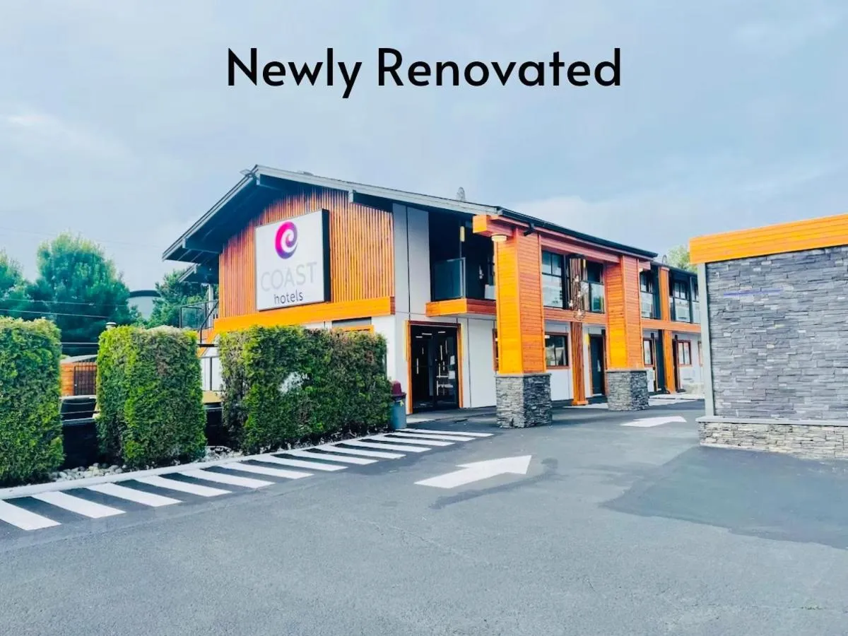 Property Building in Travelodge by Wyndham Courtenay BC