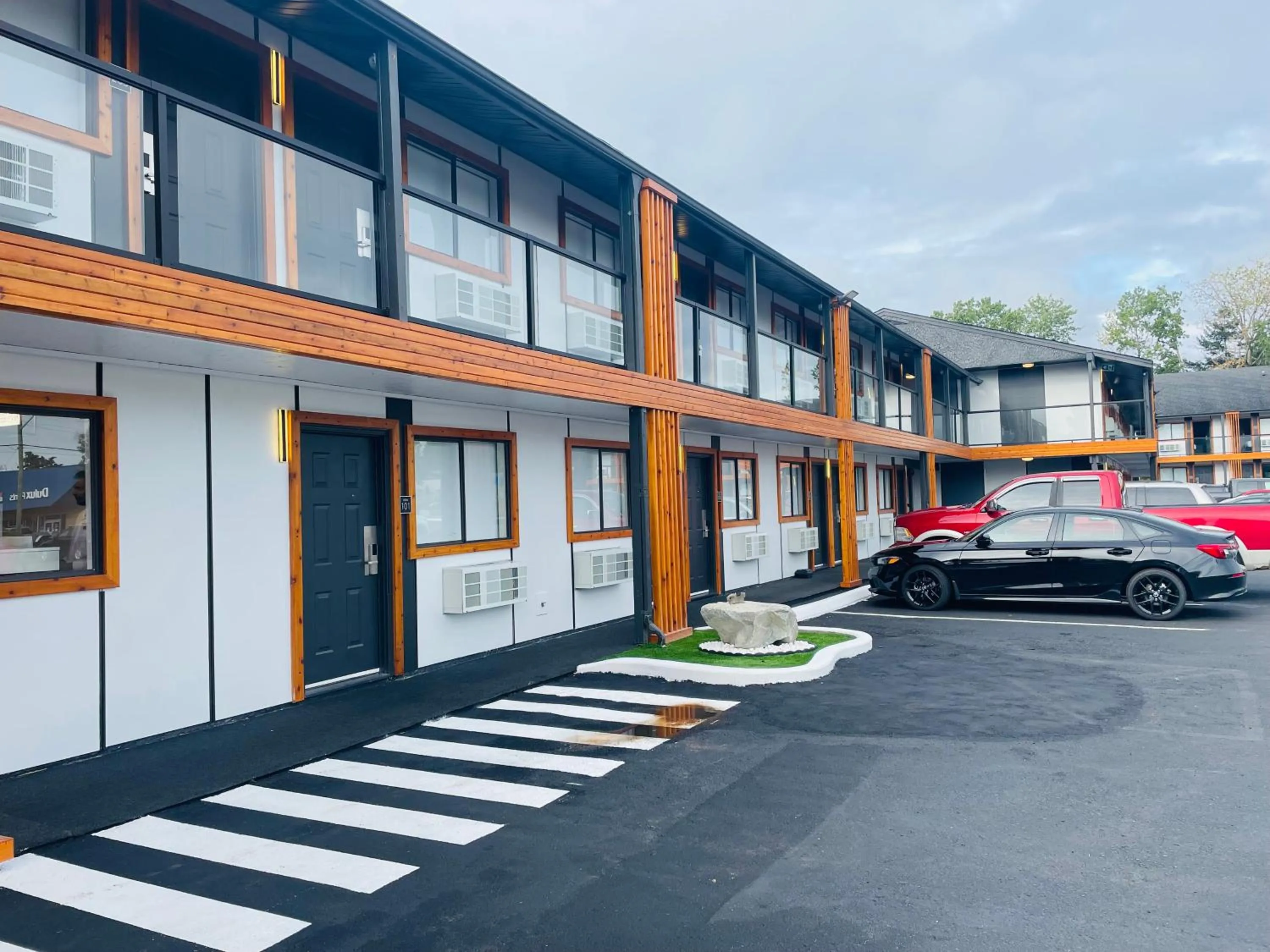 Property Building in Travelodge by Wyndham Courtenay BC