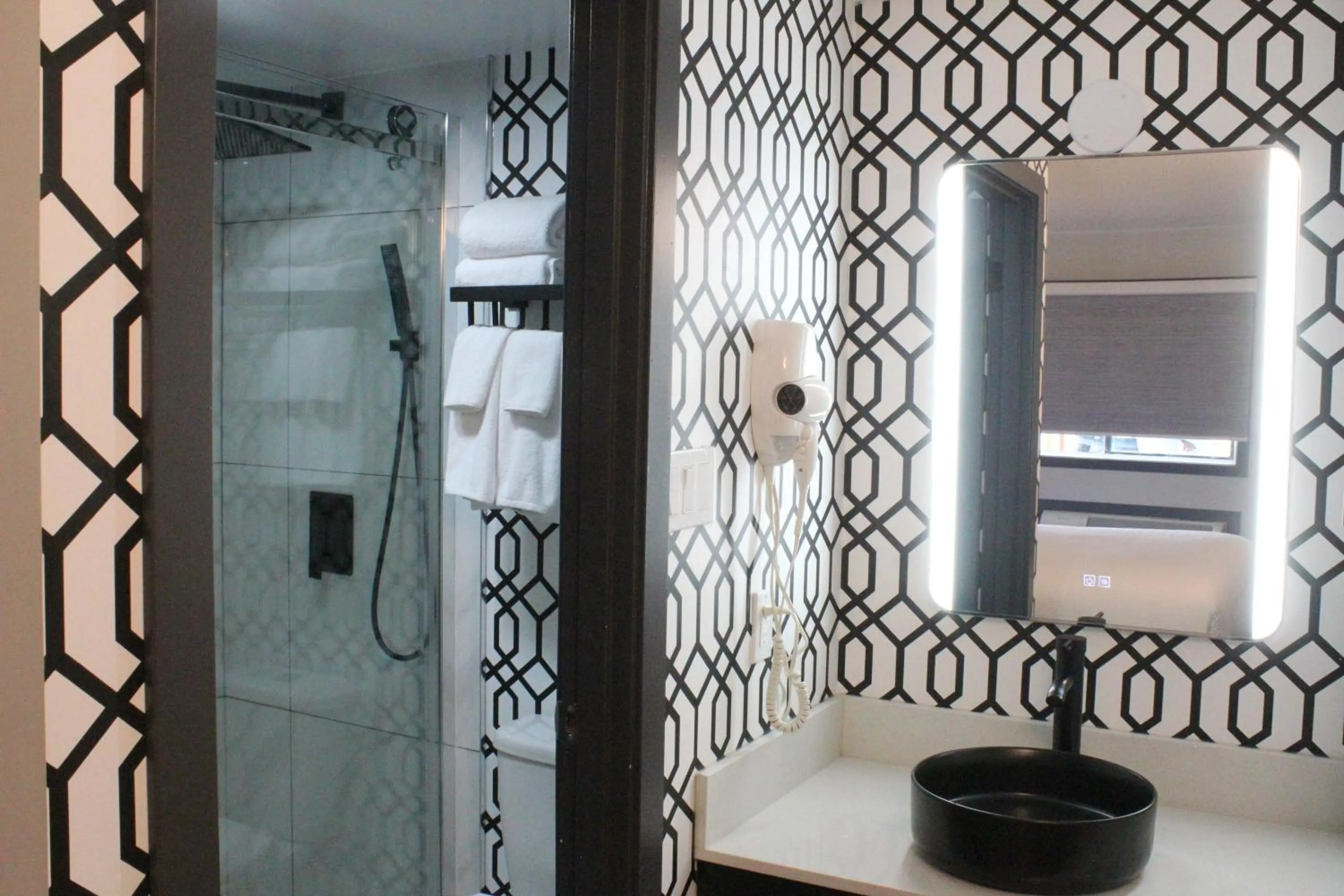 Bathroom in Travelodge by Wyndham Courtenay BC