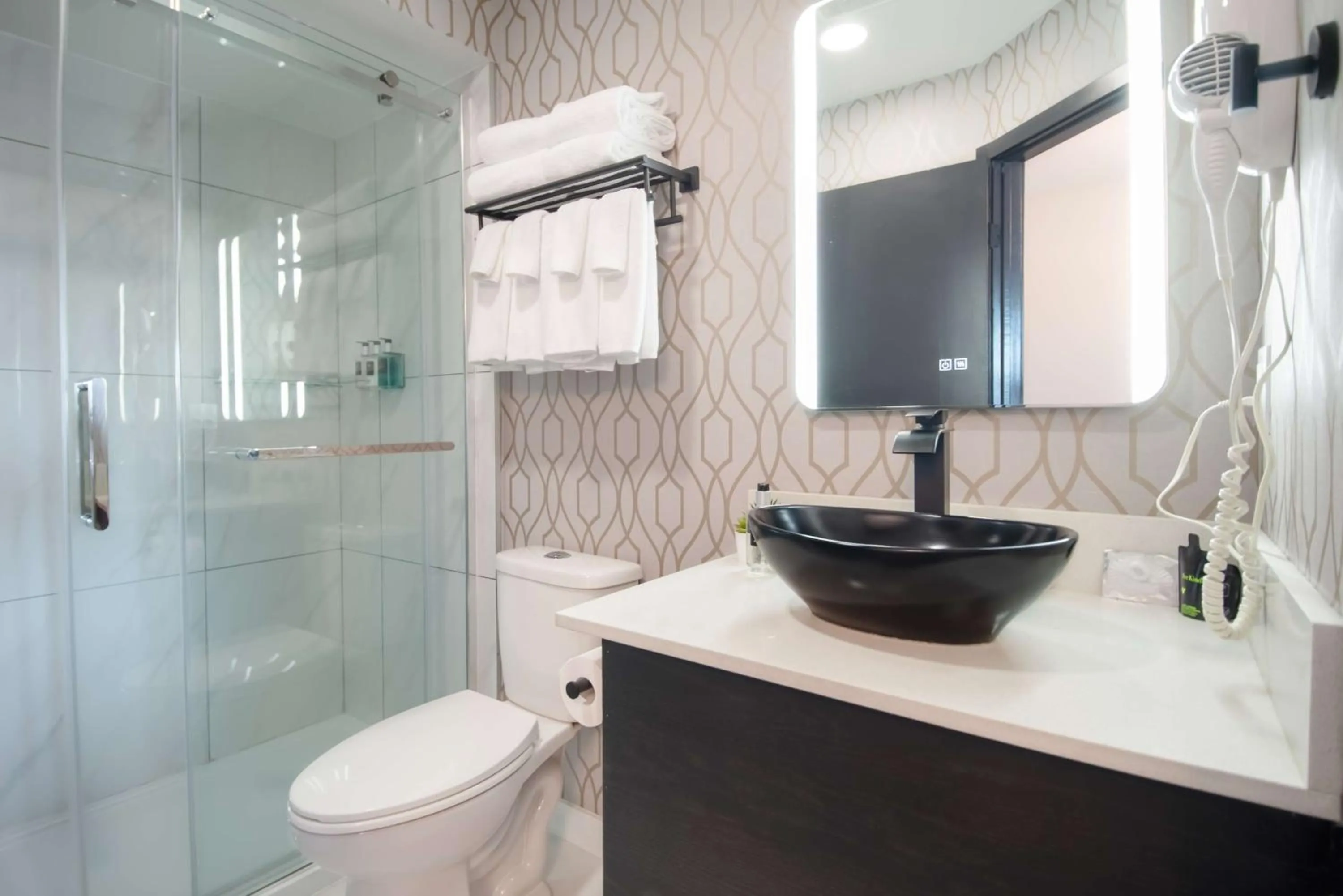 Bathroom in Travelodge by Wyndham Courtenay BC