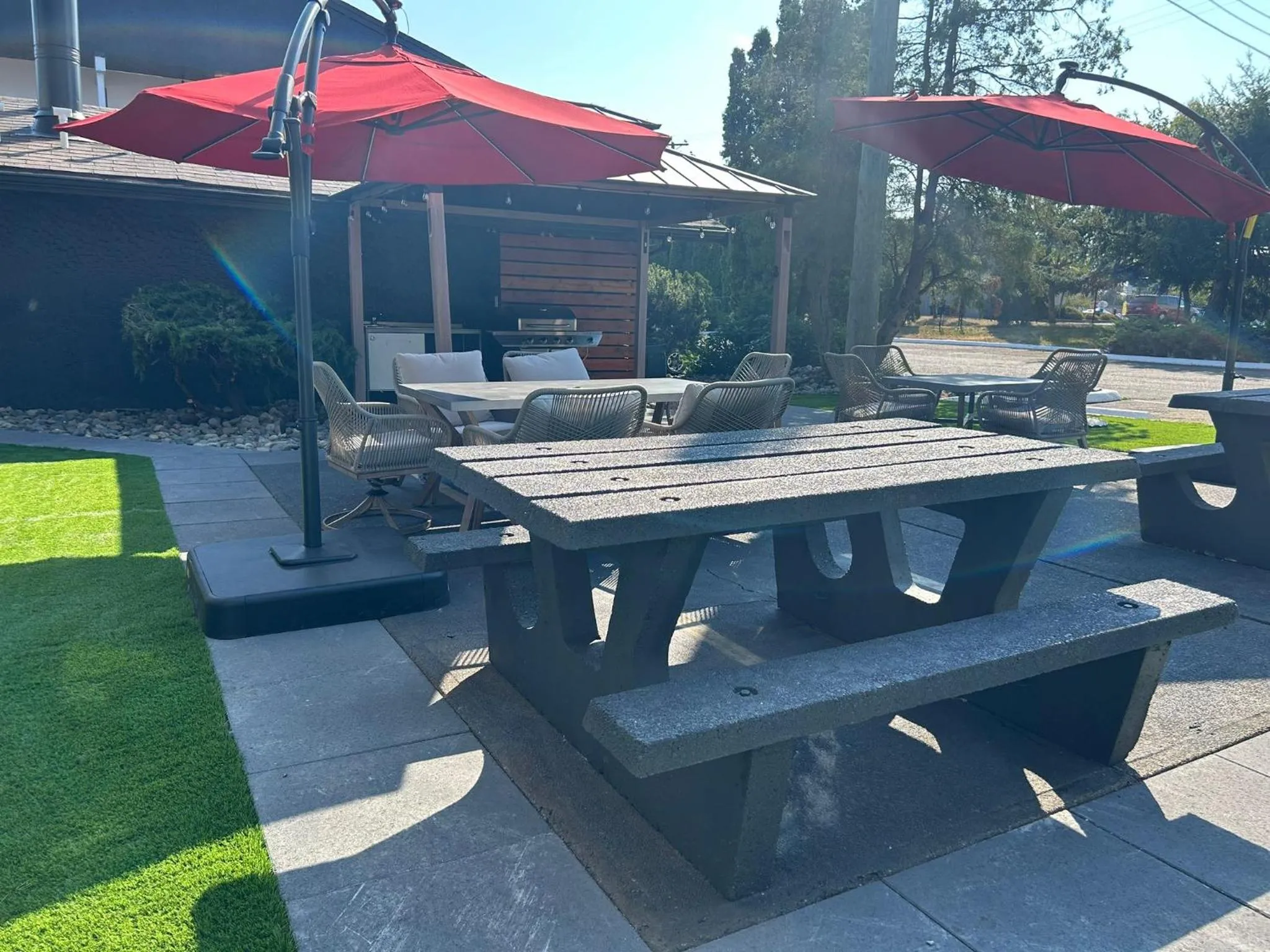 BBQ facilities in Travelodge by Wyndham Courtenay BC