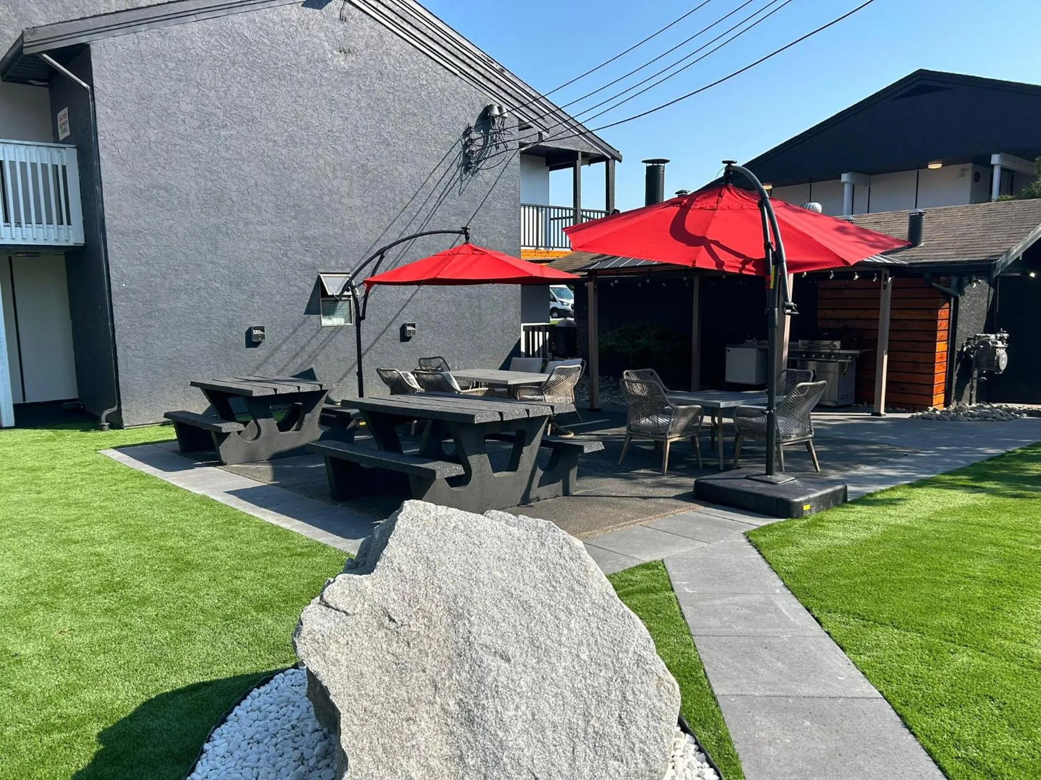 BBQ facilities in Travelodge by Wyndham Courtenay BC