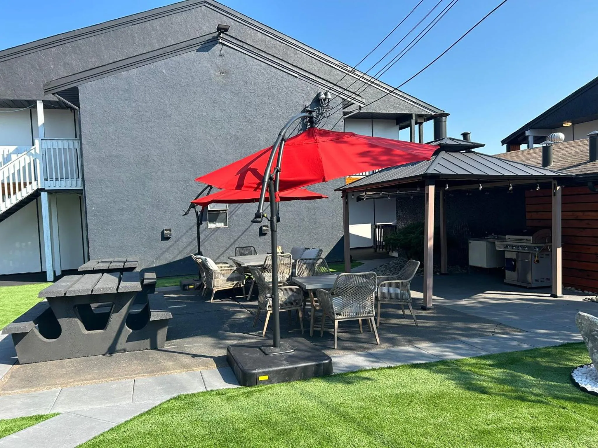 BBQ facilities in Travelodge by Wyndham Courtenay BC