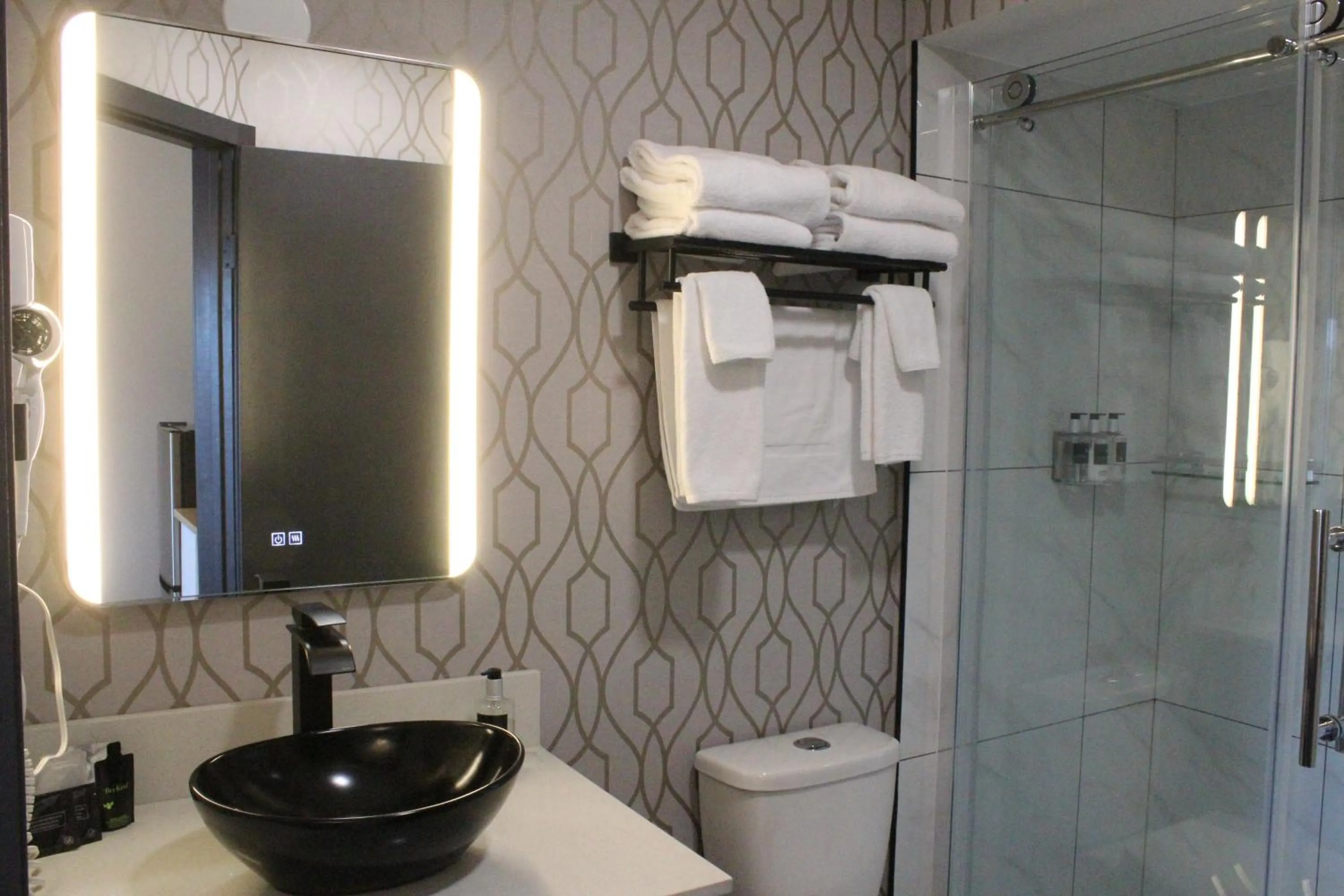Bathroom in Travelodge by Wyndham Courtenay BC