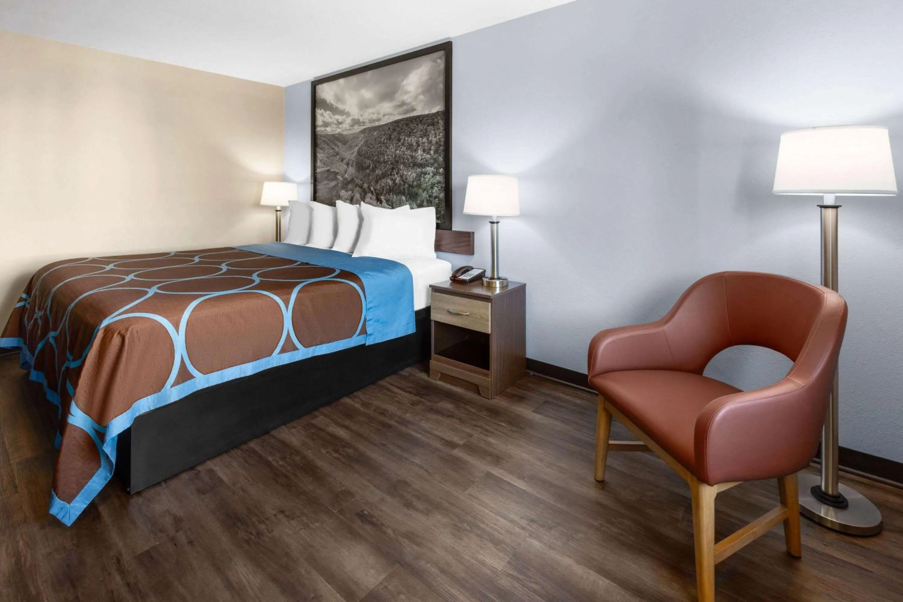 Photo of the whole room, Bed in Super 8 by Wyndham Fairmont