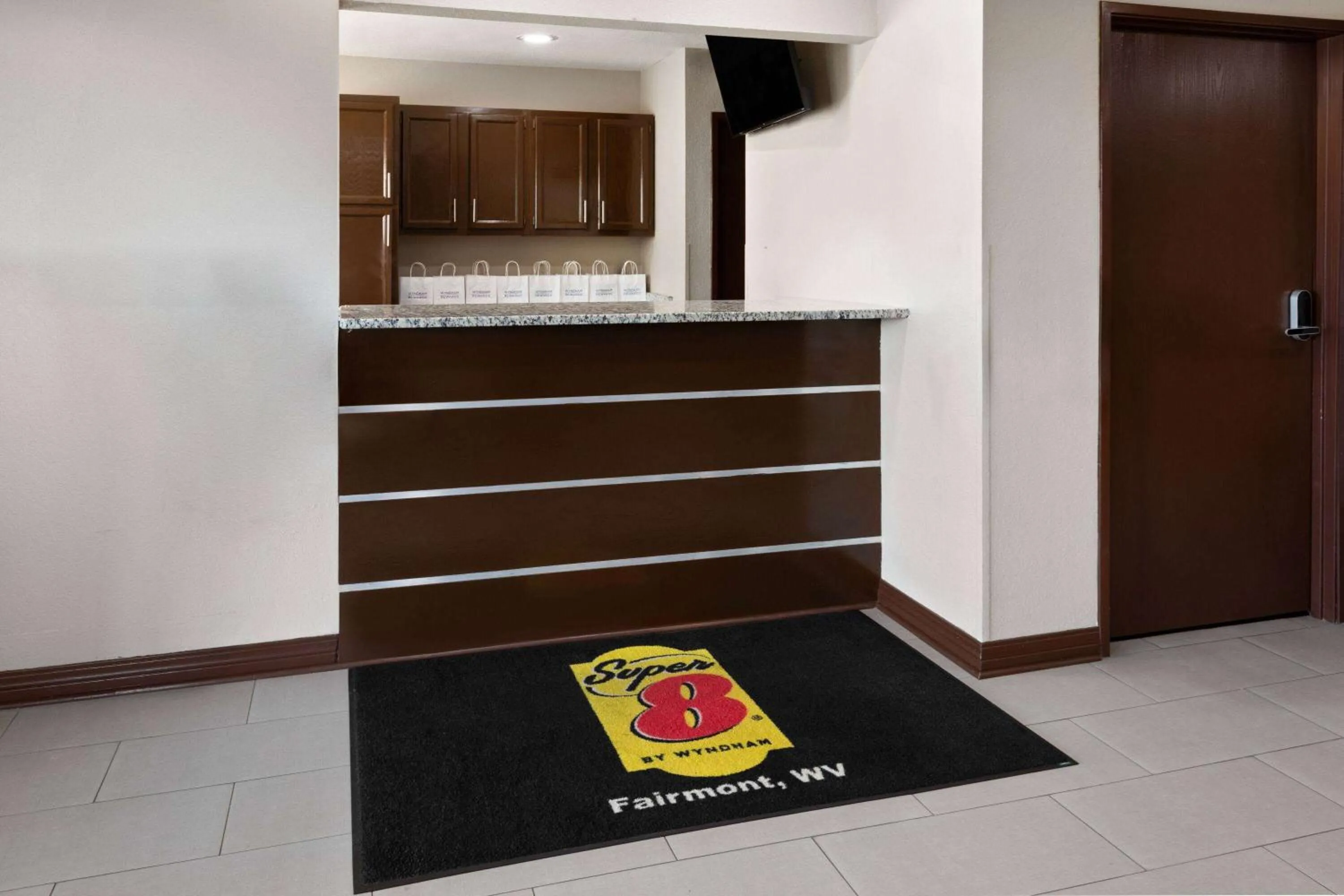 Lobby or reception in Super 8 by Wyndham Fairmont