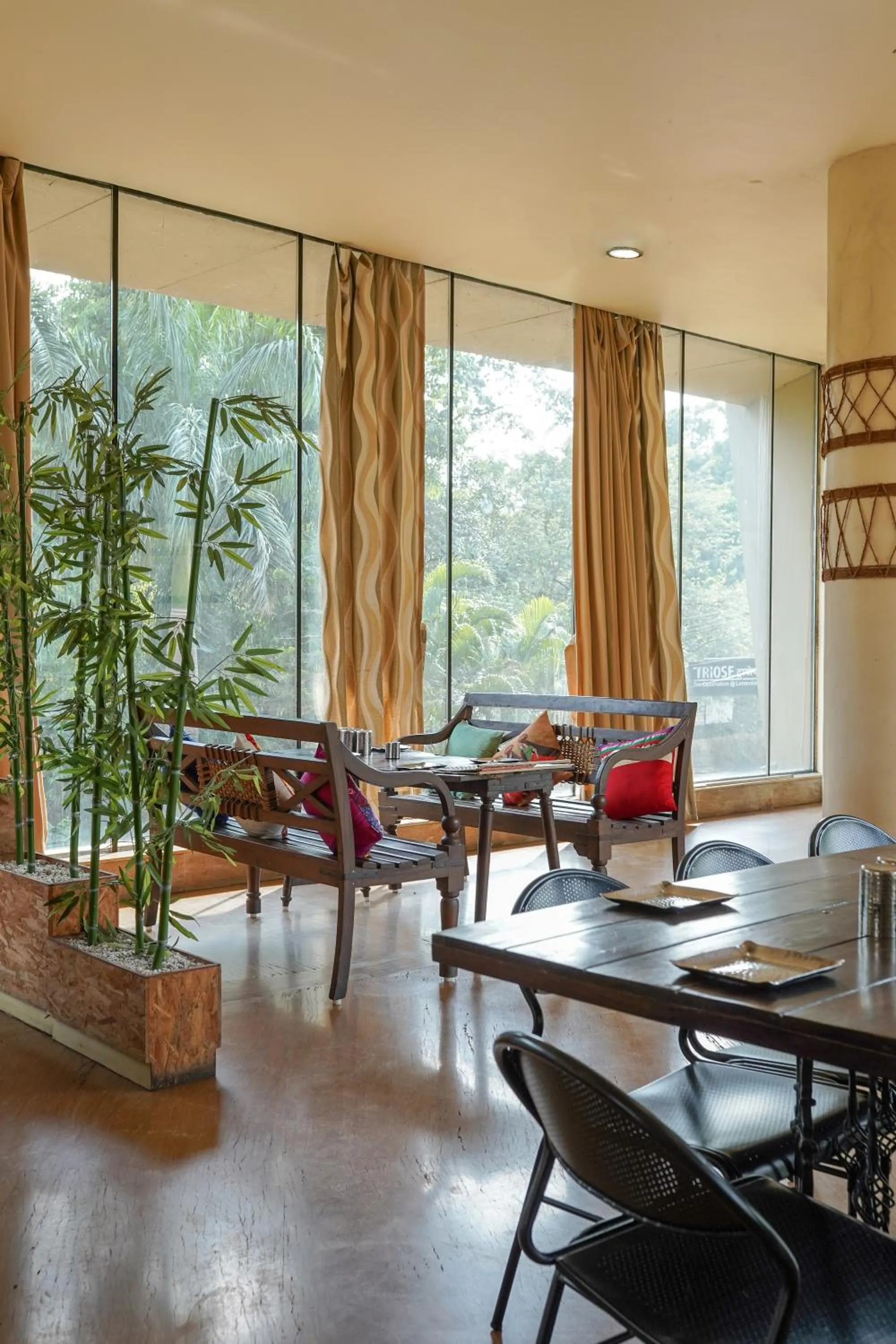 Restaurant/places to eat in Triose Boutique Hotel Lonavala