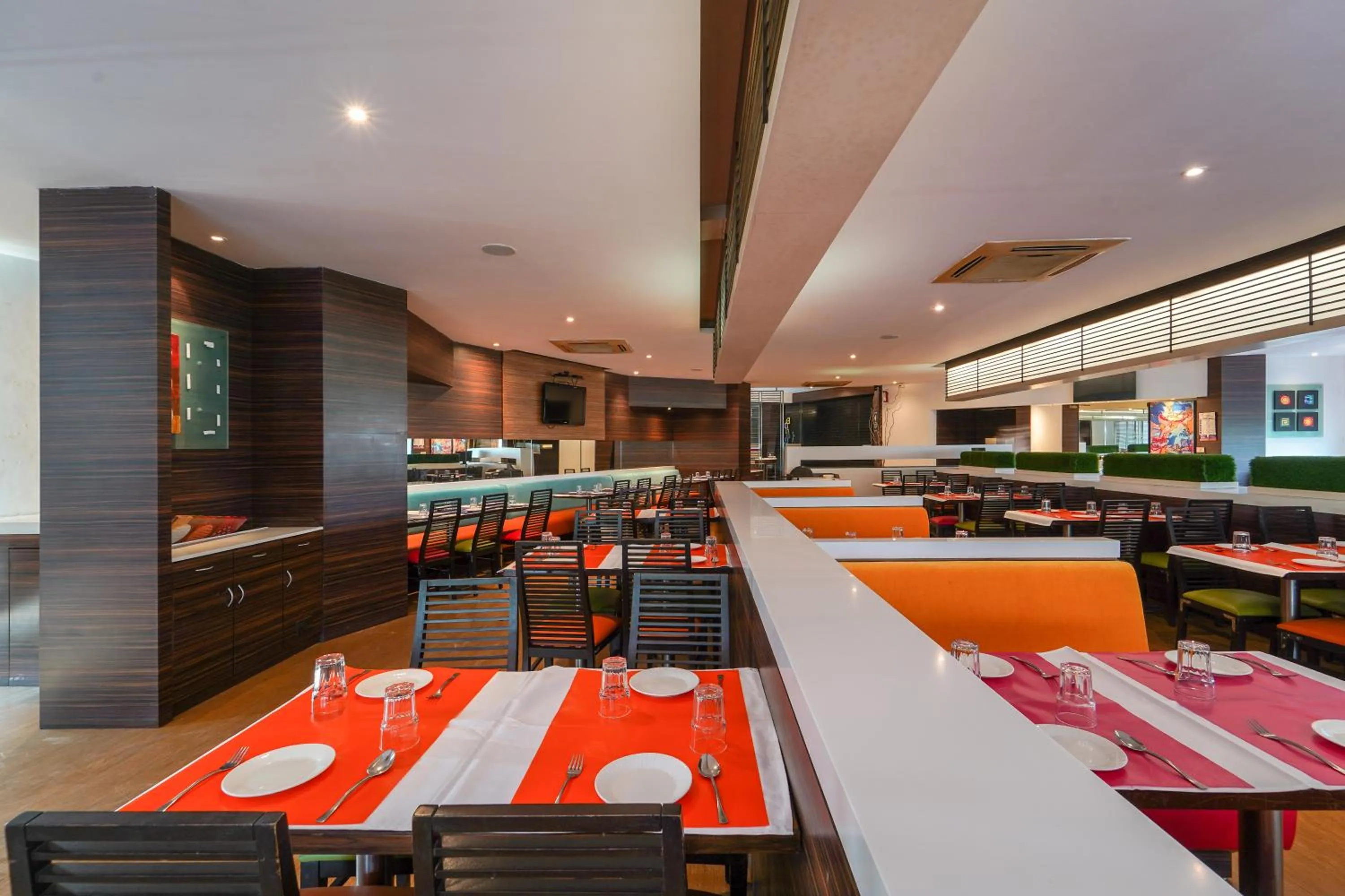 Restaurant/places to eat in Triose Boutique Hotel Lonavala