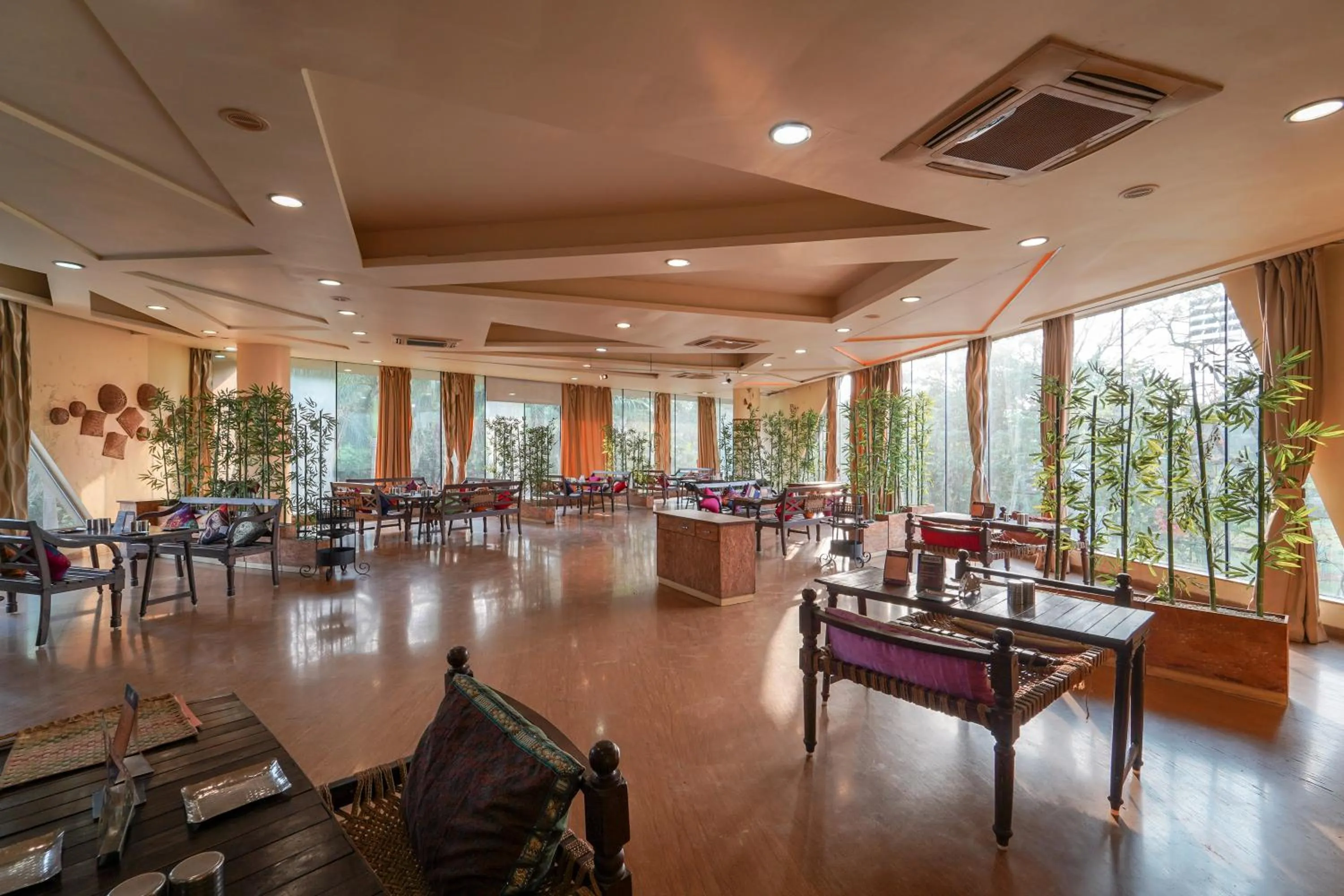 Restaurant/places to eat in Triose Boutique Hotel Lonavala