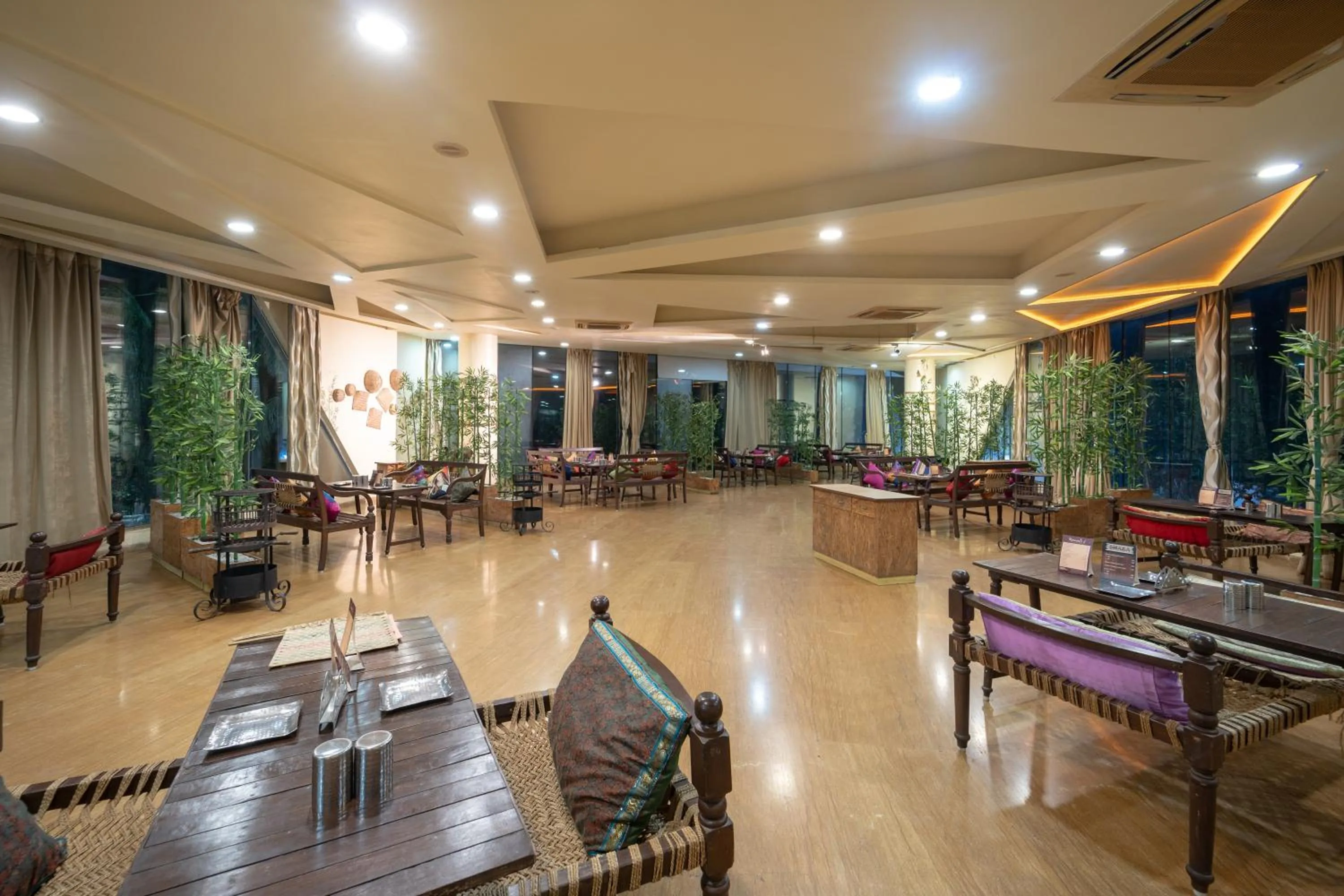 Restaurant/places to eat in Triose Boutique Hotel Lonavala