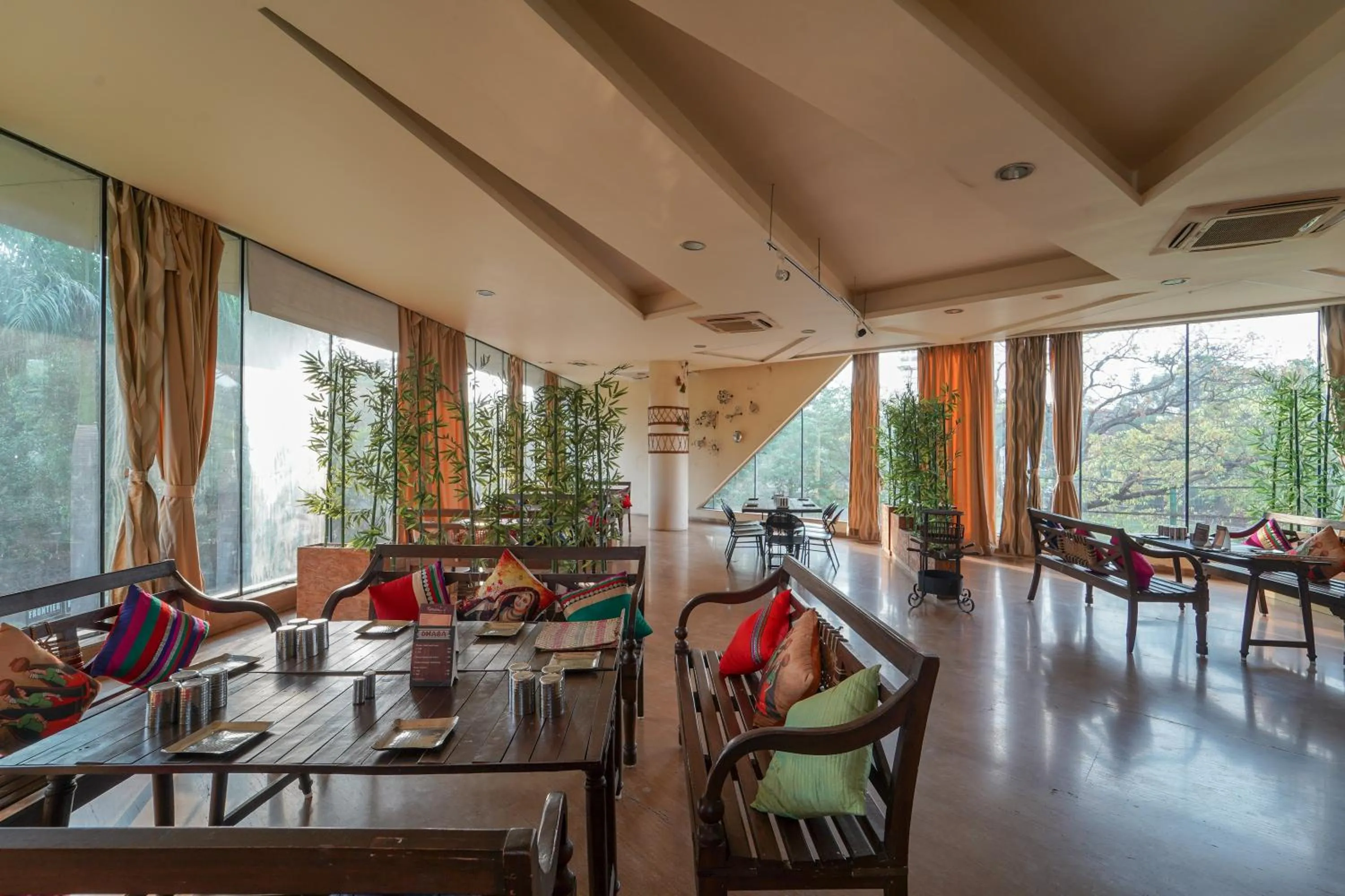 Restaurant/places to eat in Triose Boutique Hotel Lonavala
