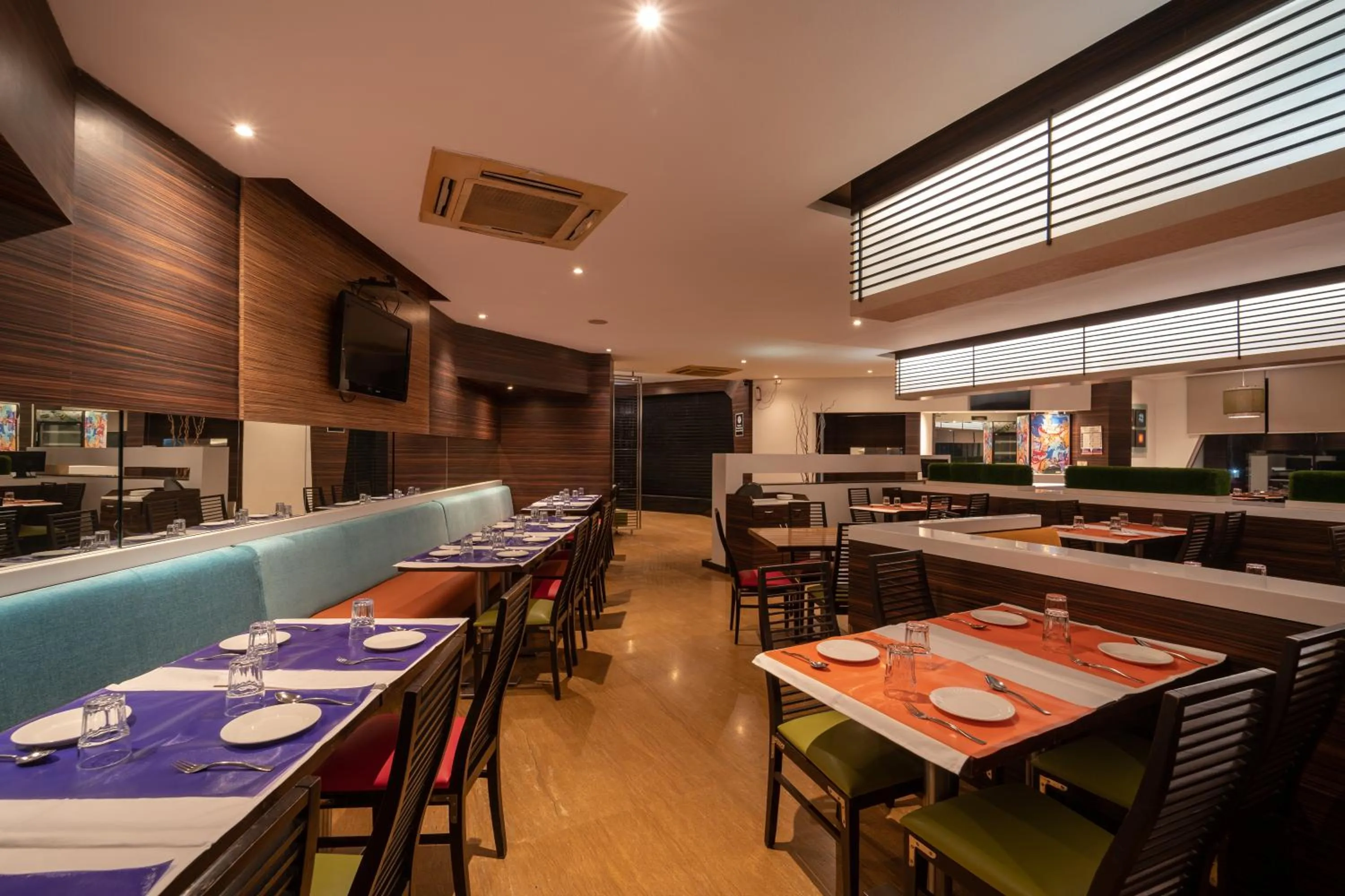 Restaurant/places to eat in Triose Boutique Hotel Lonavala