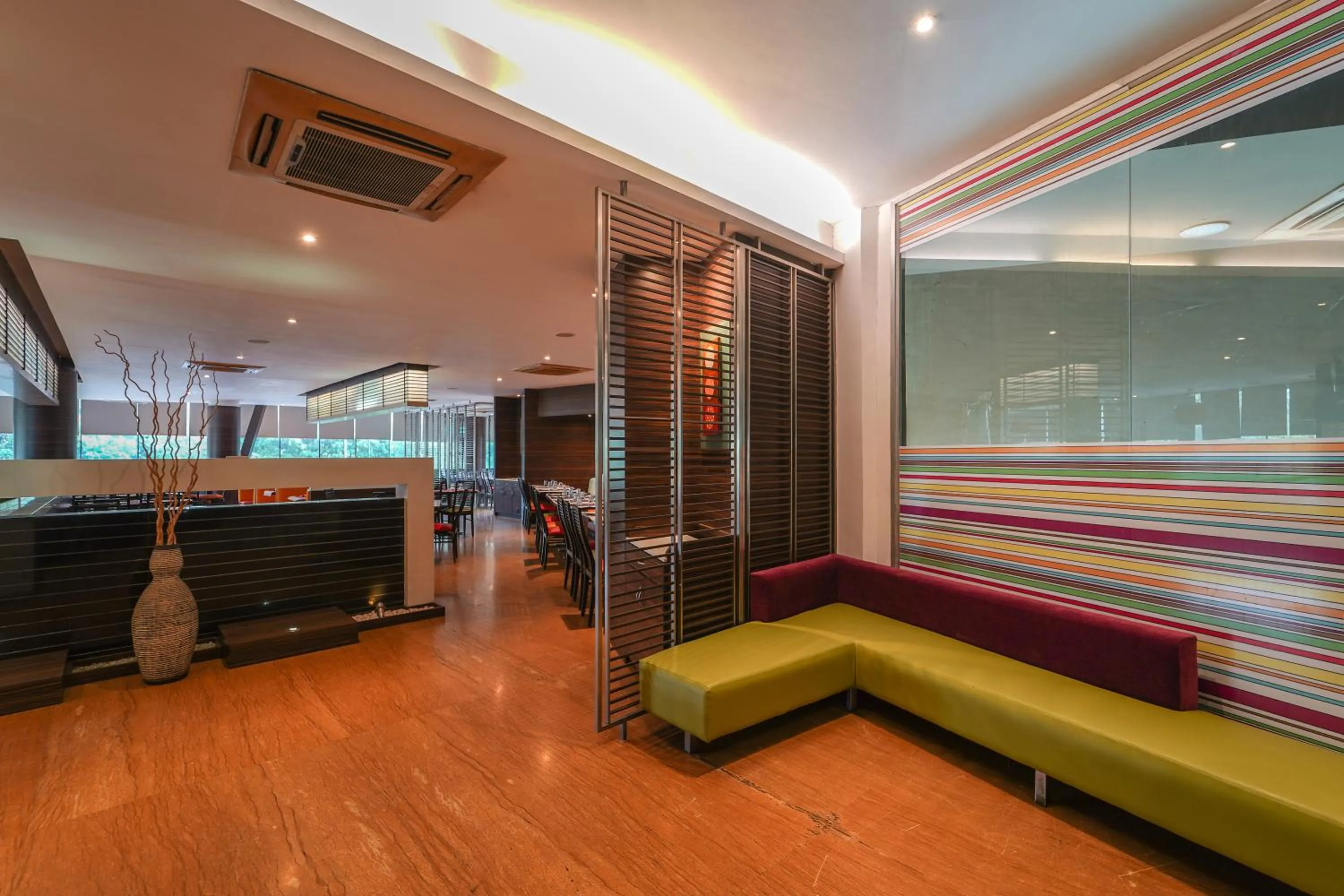 Restaurant/places to eat in Triose Boutique Hotel Lonavala