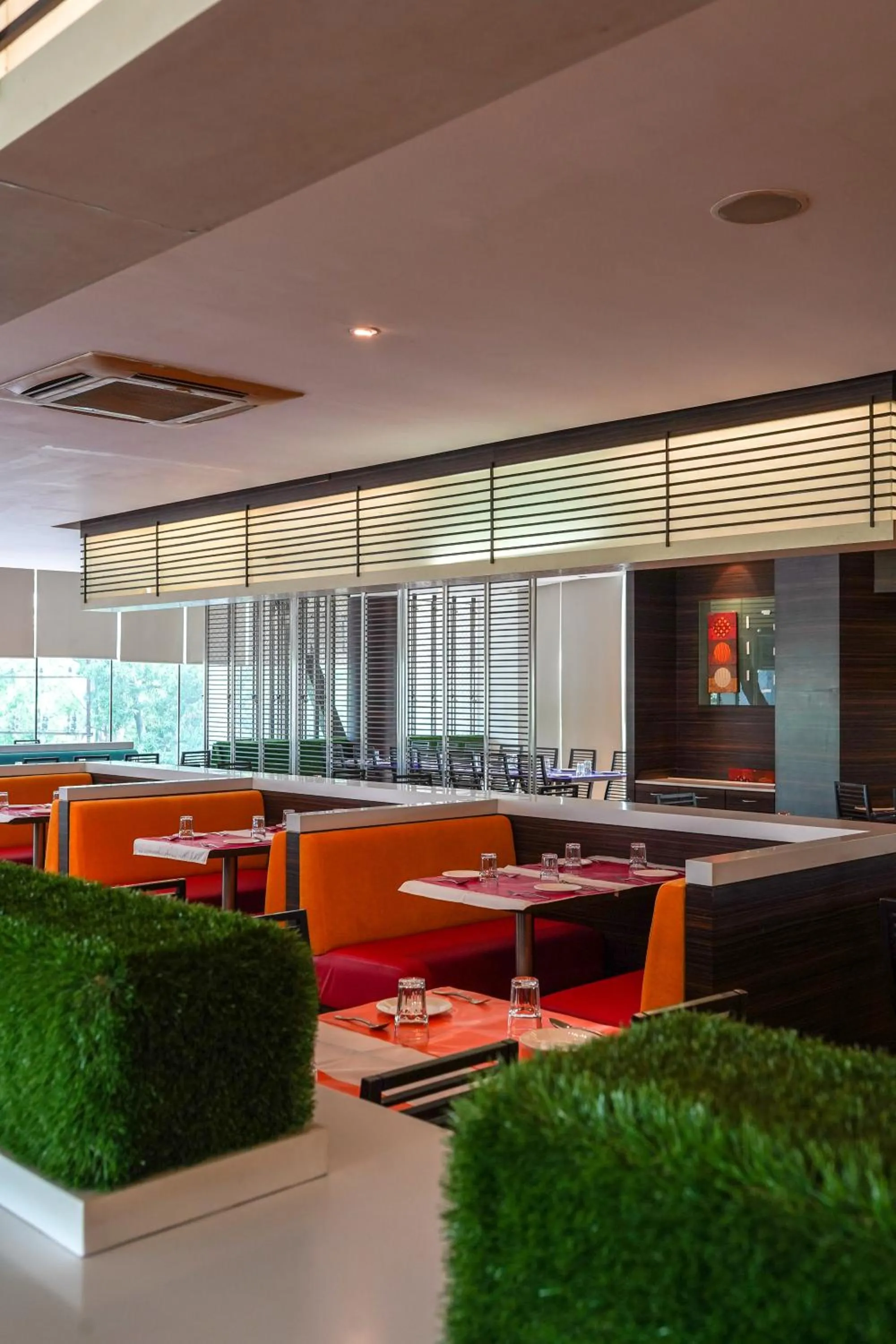 Restaurant/places to eat in Triose Boutique Hotel Lonavala