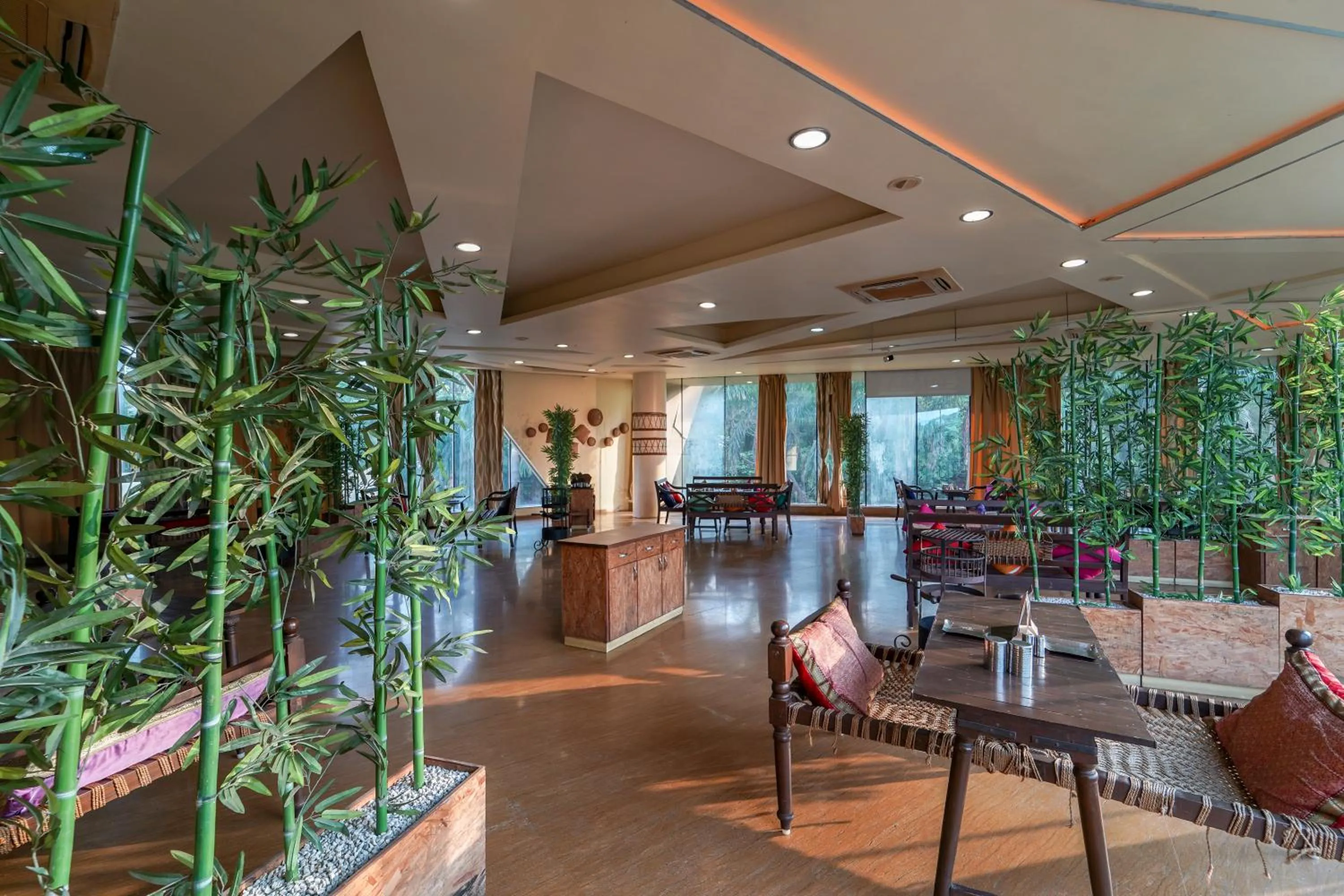 Restaurant/places to eat in Triose Boutique Hotel Lonavala