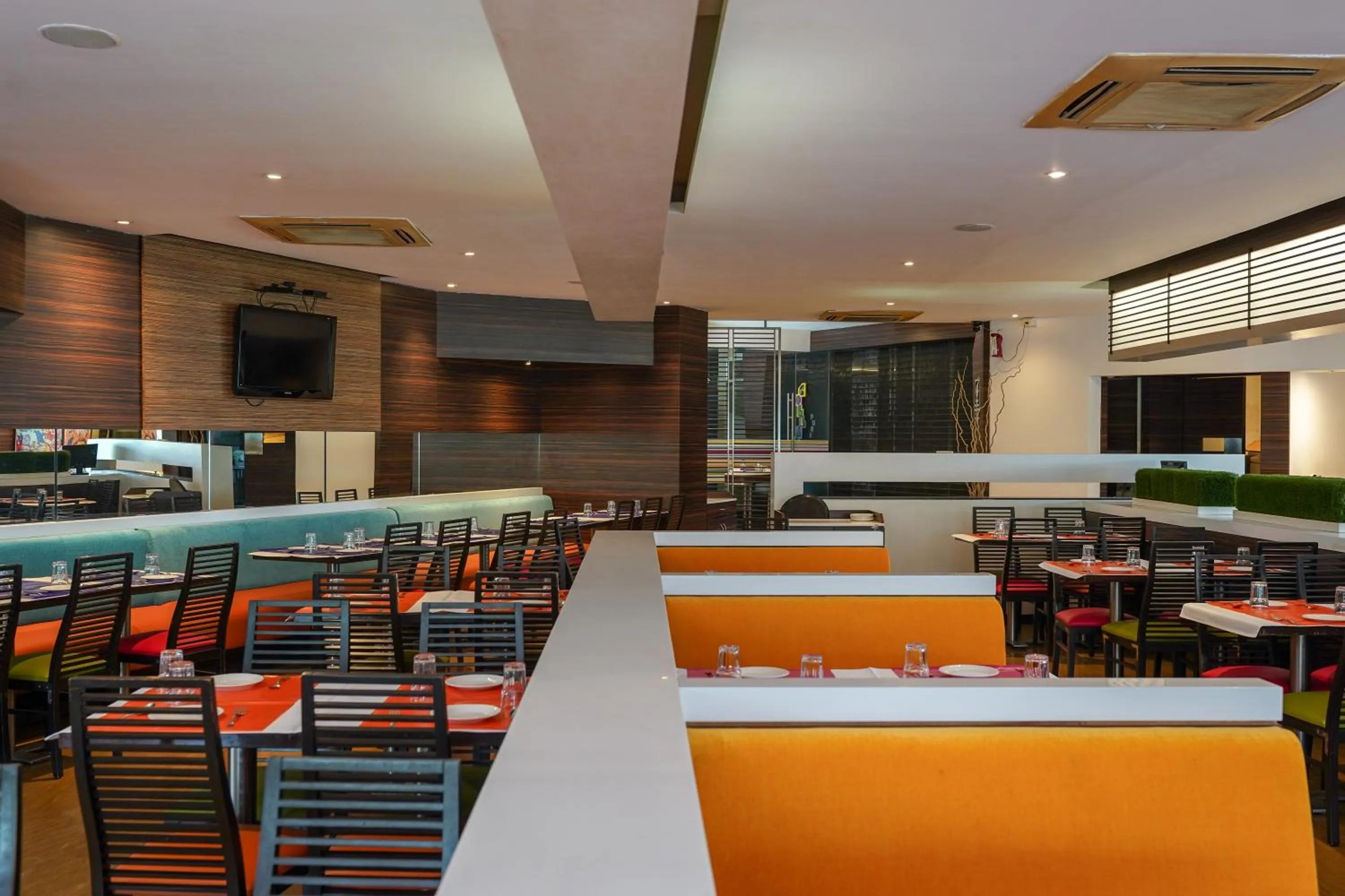 Restaurant/places to eat in Triose Boutique Hotel Lonavala