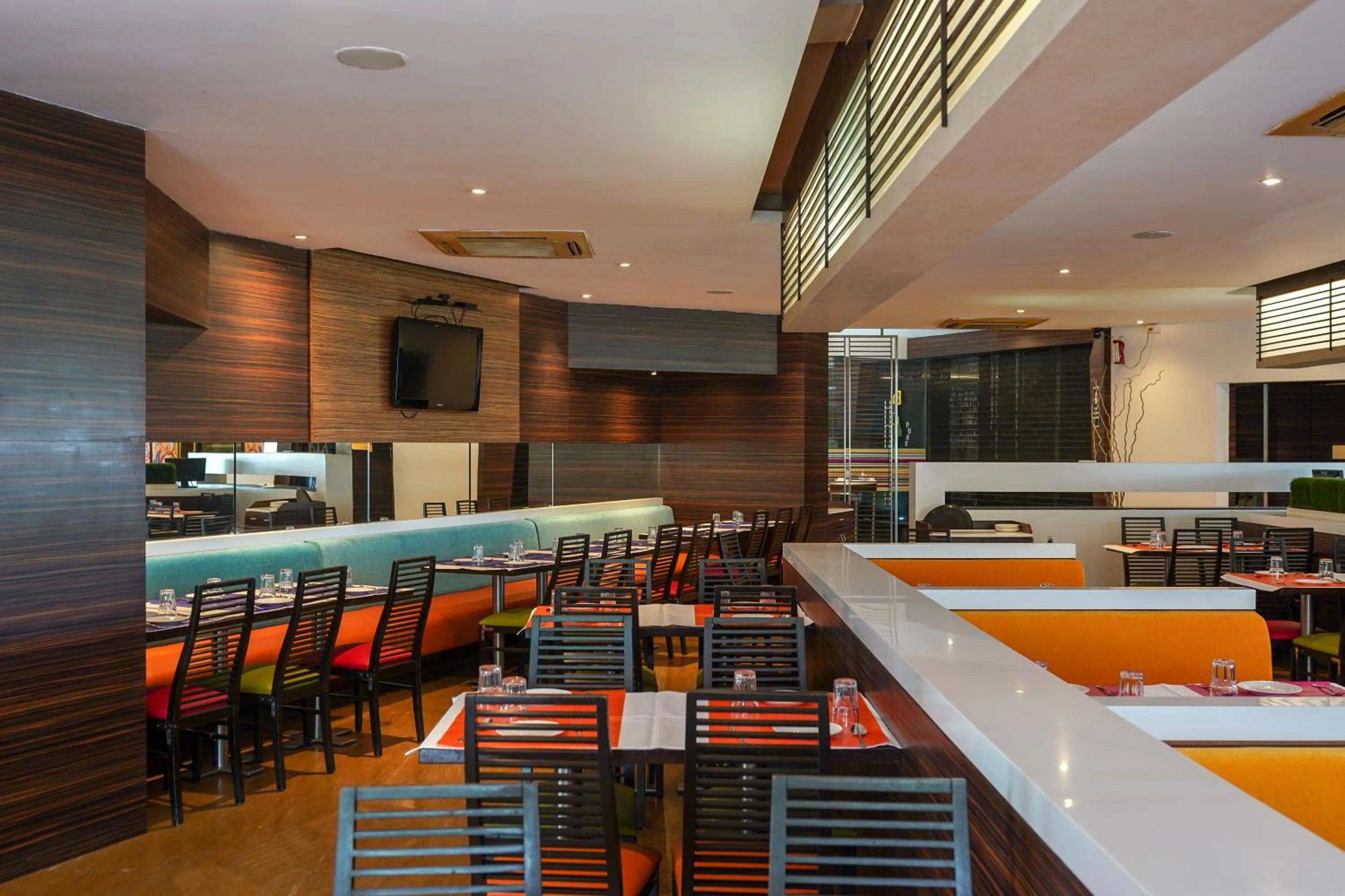 Restaurant/places to eat in Triose Boutique Hotel Lonavala