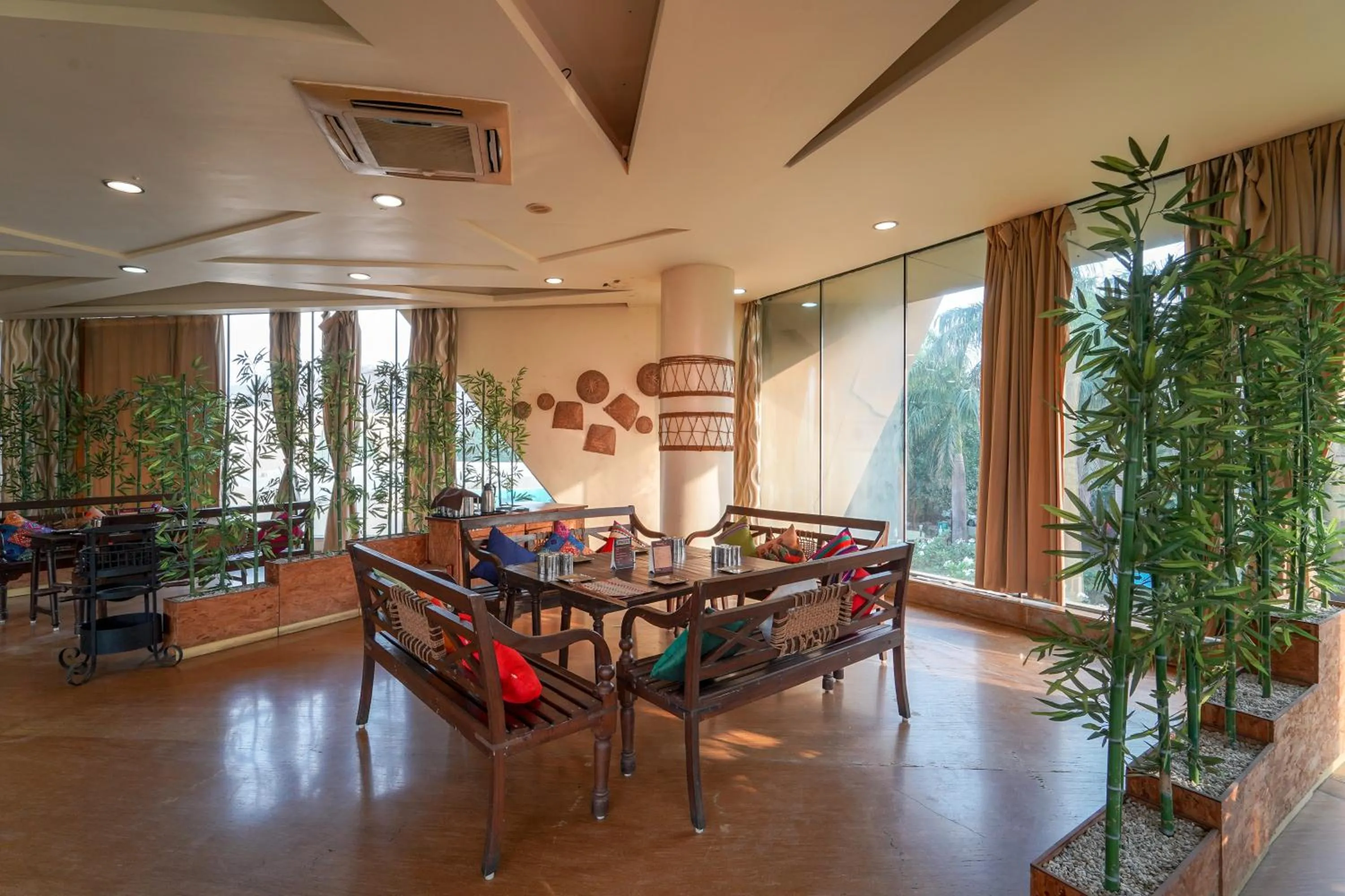 Restaurant/places to eat in Triose Boutique Hotel Lonavala