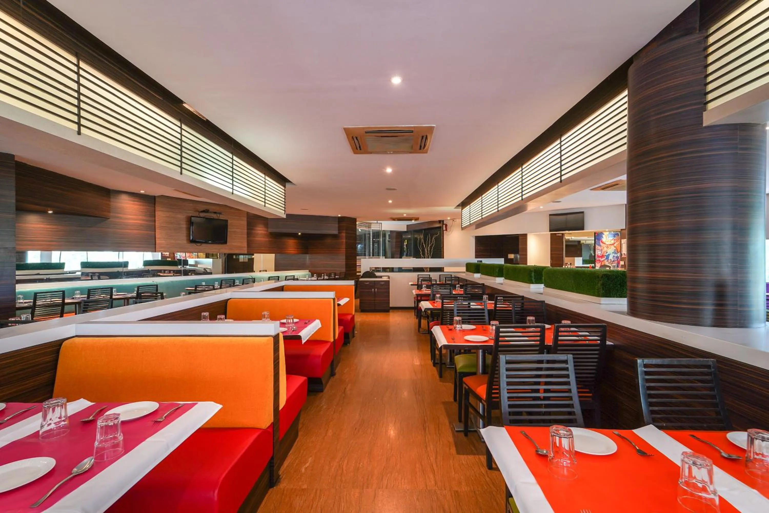 Restaurant/places to eat in Triose Boutique Hotel Lonavala