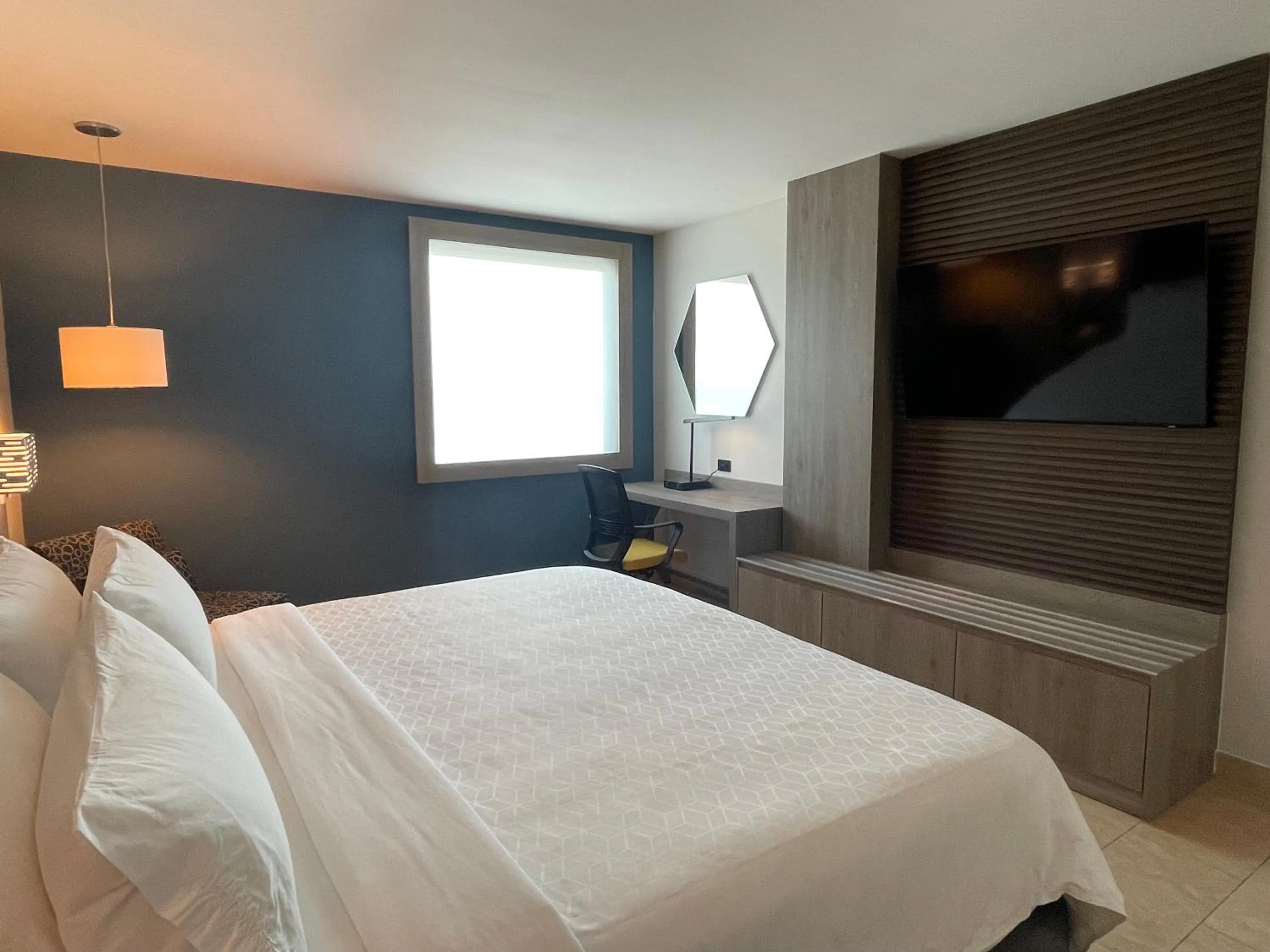 Bedroom, Bed in Holiday Inn Express Mérida by IHG