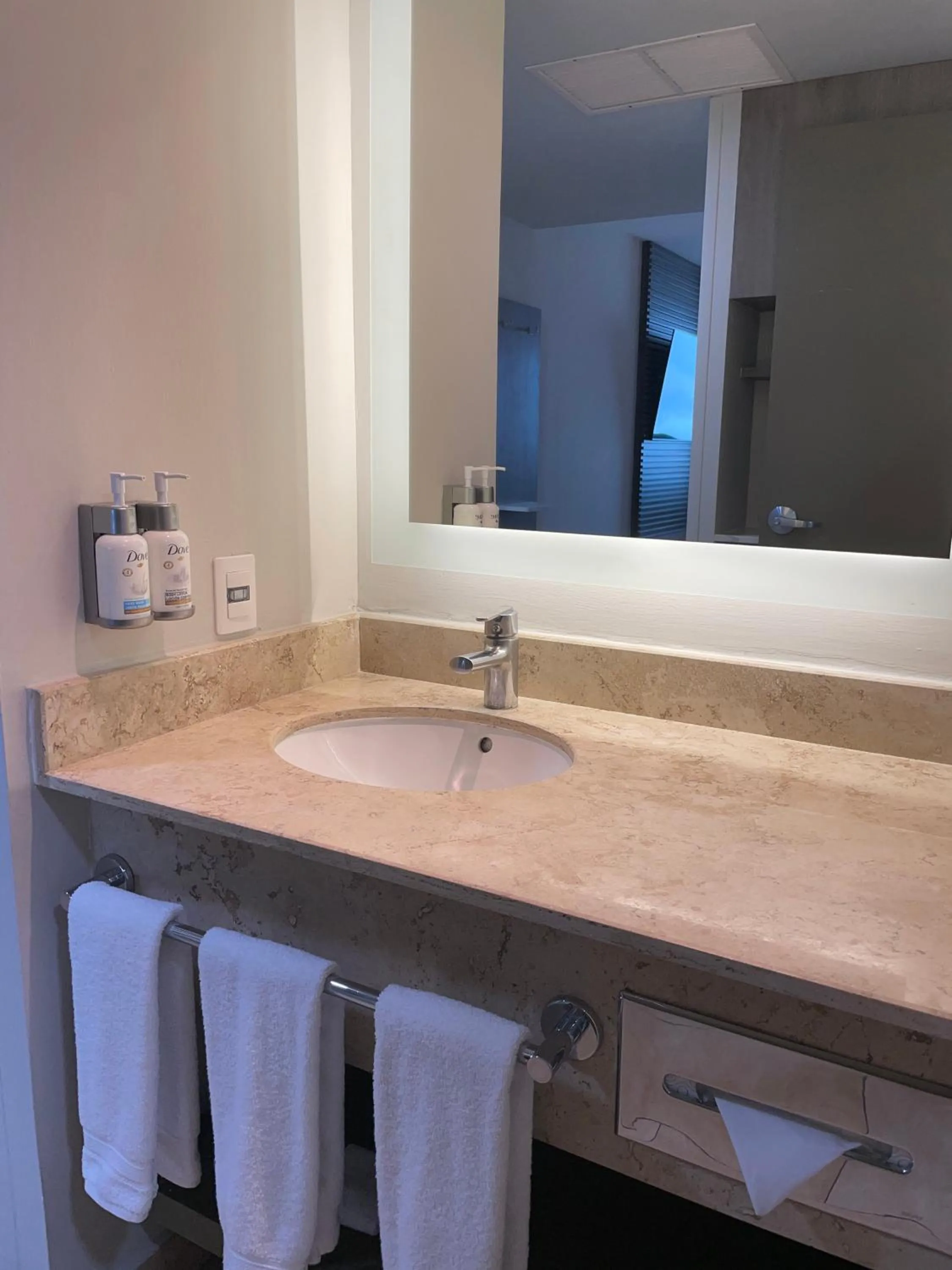 Bathroom in Holiday Inn Express Mérida by IHG