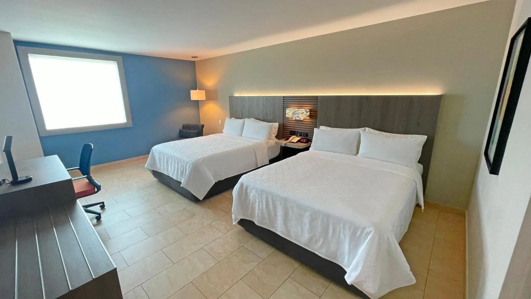 Photo of the whole room, Bed in Holiday Inn Express Mérida by IHG
