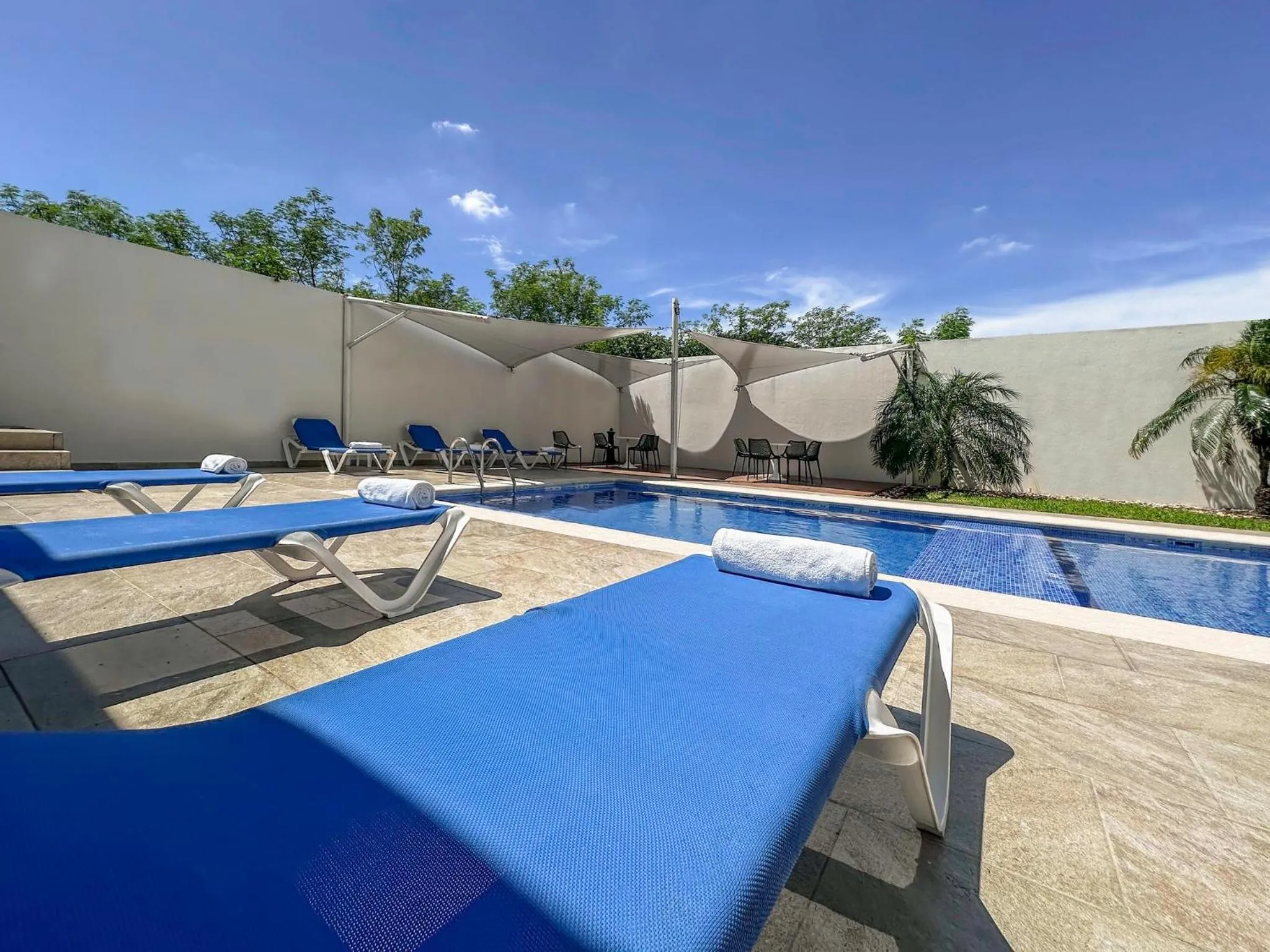 Swimming pool in Holiday Inn Express Mérida by IHG
