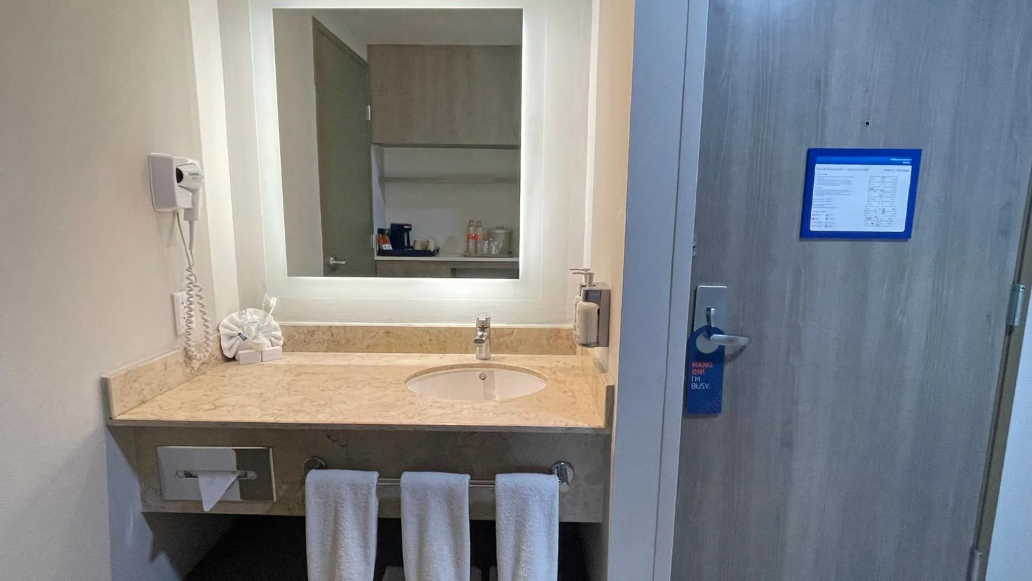 Photo of the whole room in Holiday Inn Express Mérida by IHG