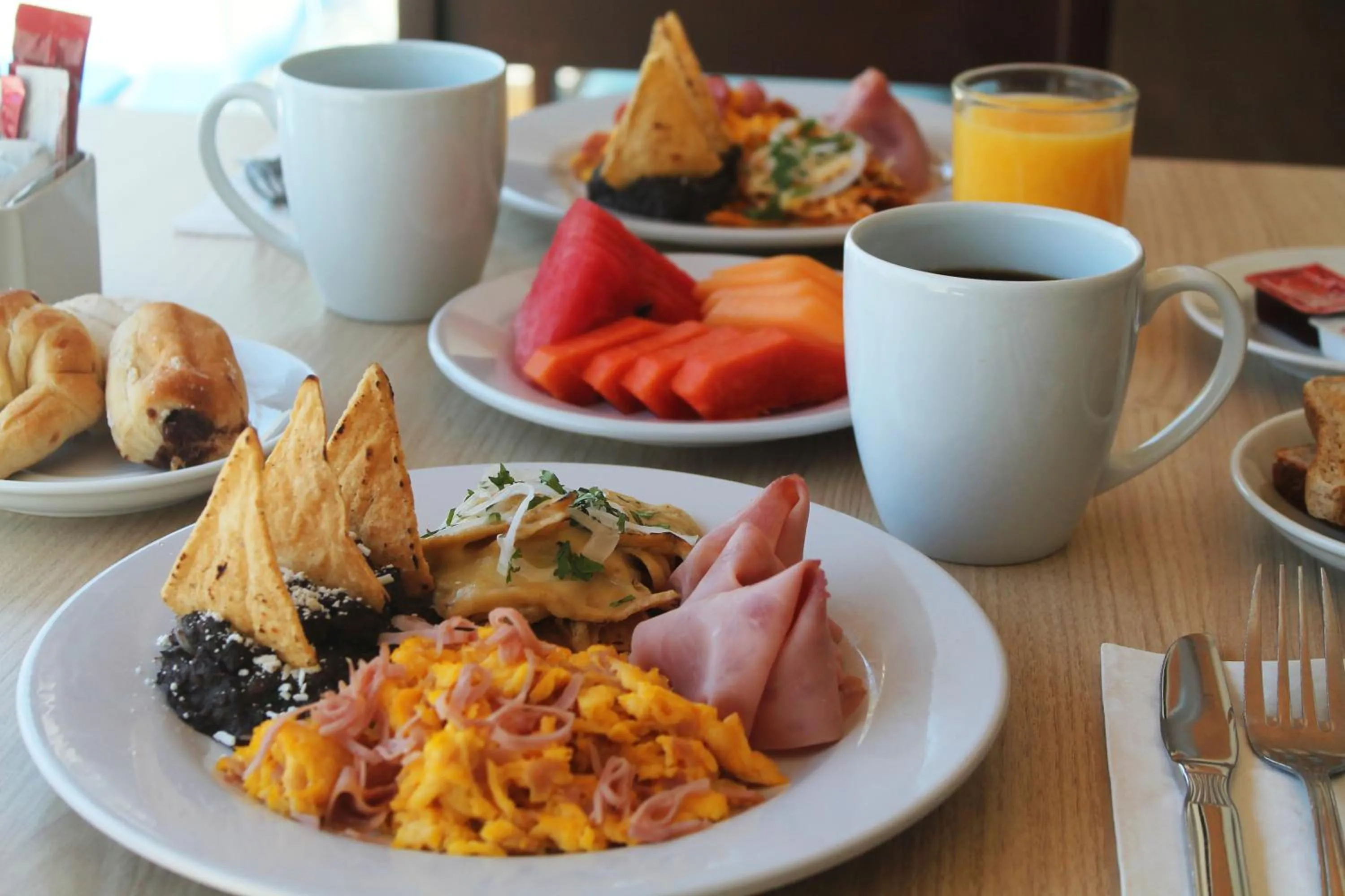 Restaurant/places to eat in Holiday Inn Express Mérida by IHG