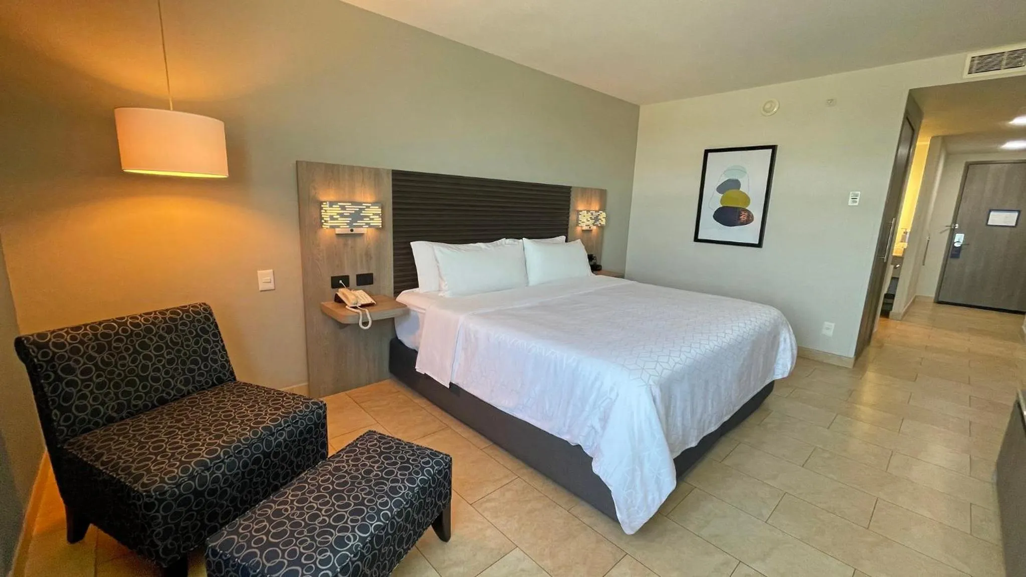 Photo of the whole room, Bed in Holiday Inn Express Mérida by IHG