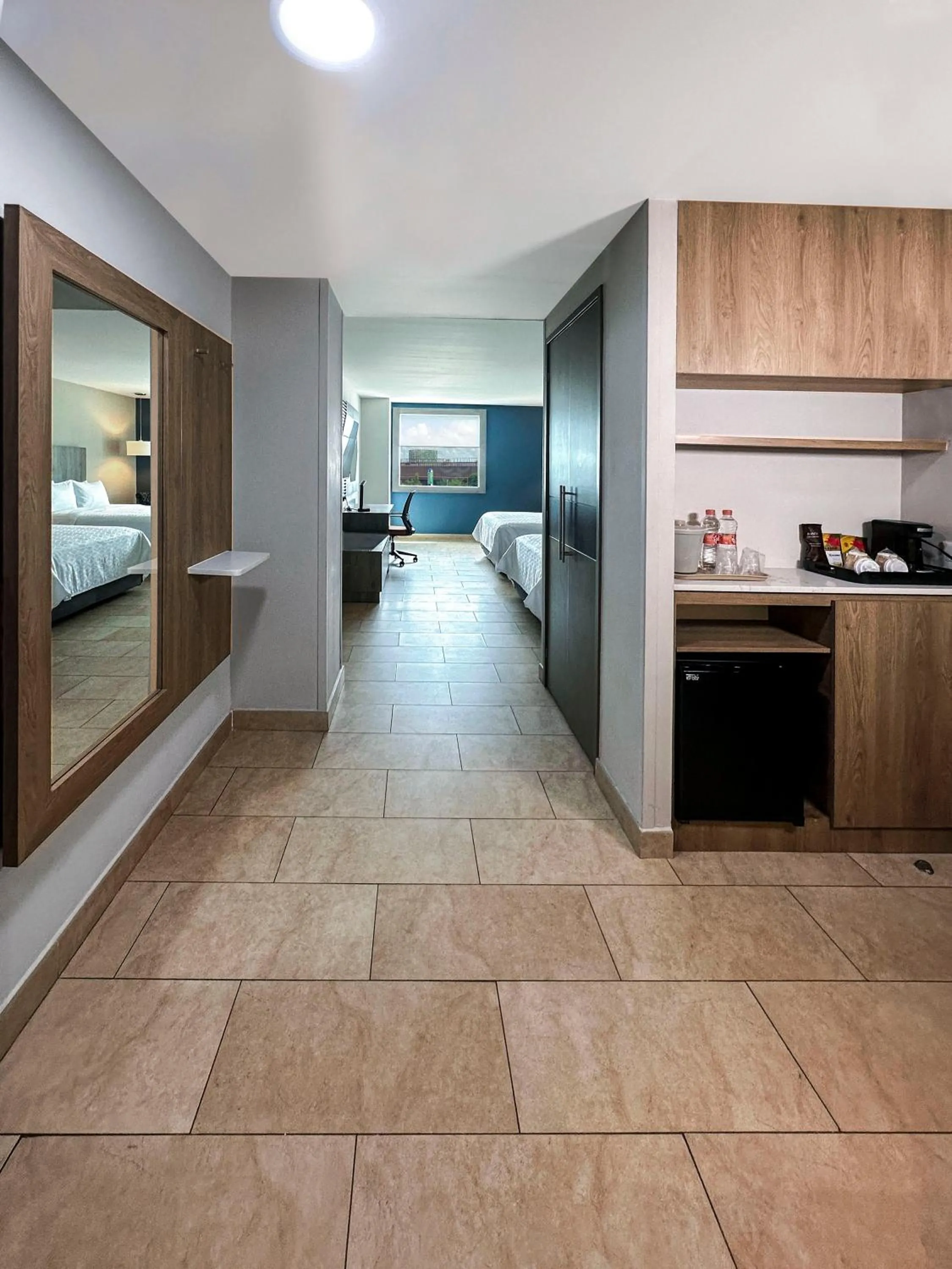 Coffee/tea facilities in Holiday Inn Express Mérida by IHG