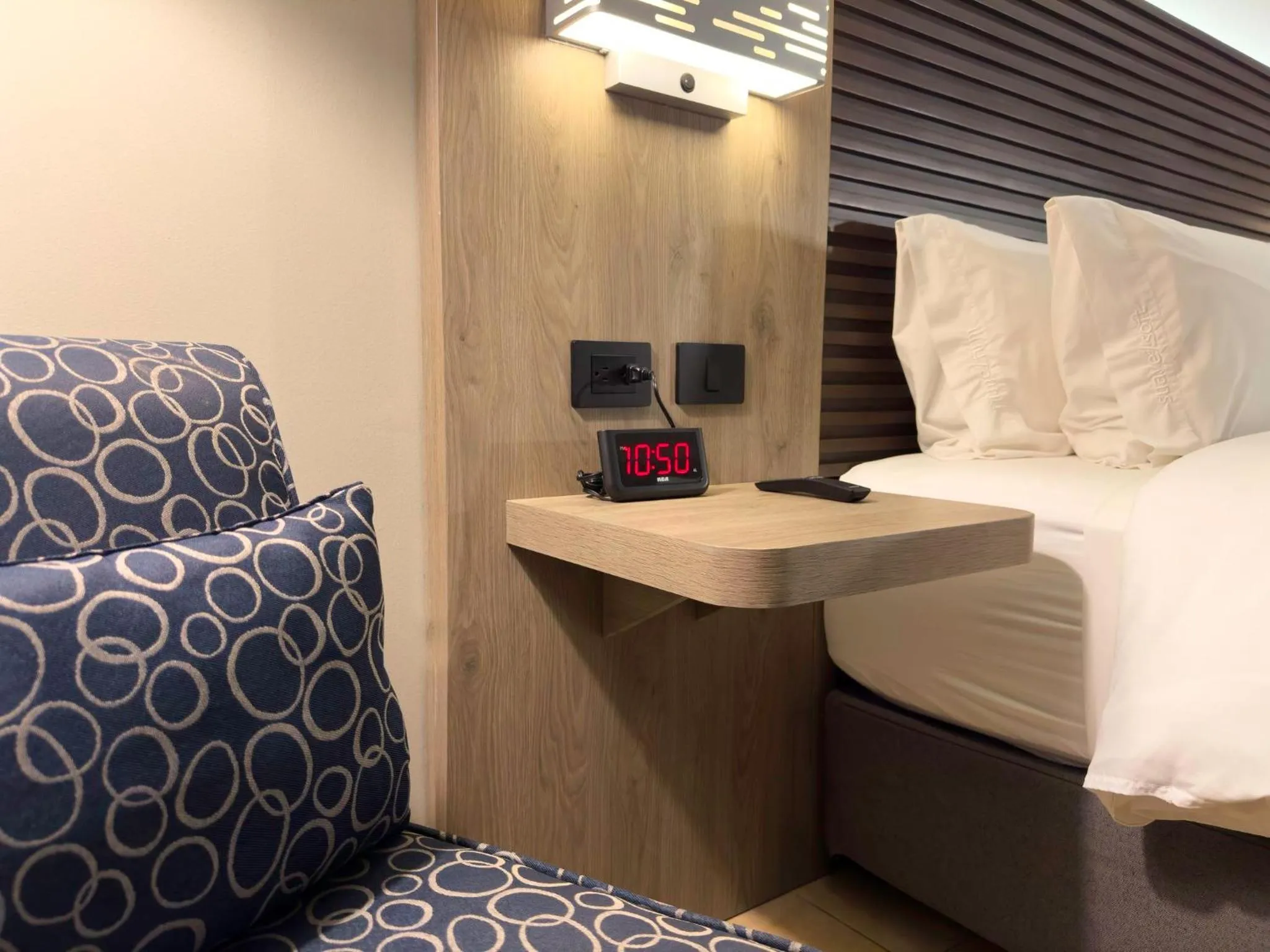 Photo of the whole room, Bed in Holiday Inn Express Mérida by IHG