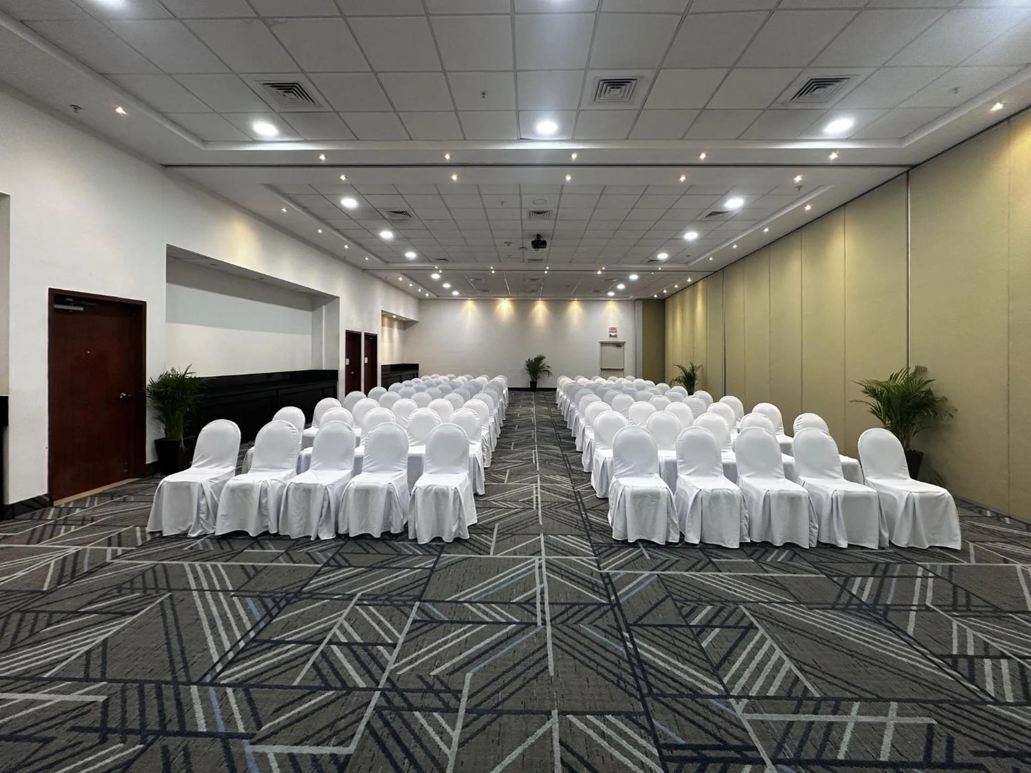 Meeting/conference room in Holiday Inn Express Mérida by IHG