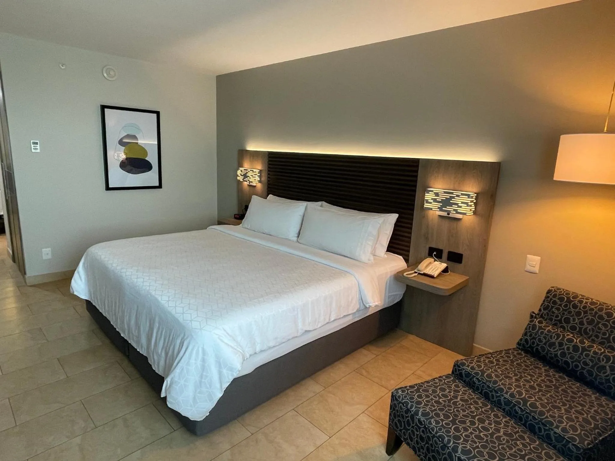 Photo of the whole room, Bed in Holiday Inn Express Mérida by IHG