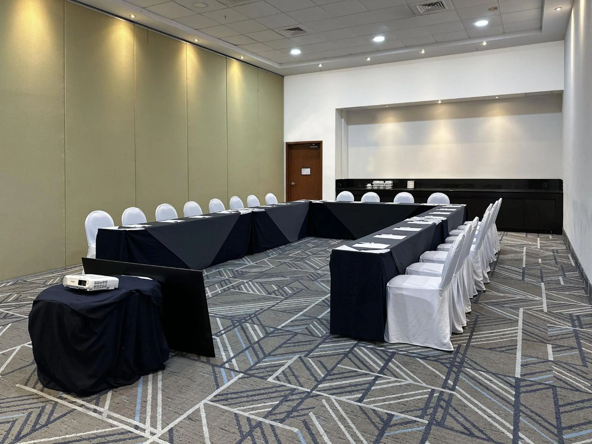 Meeting/conference room in Holiday Inn Express Mérida by IHG