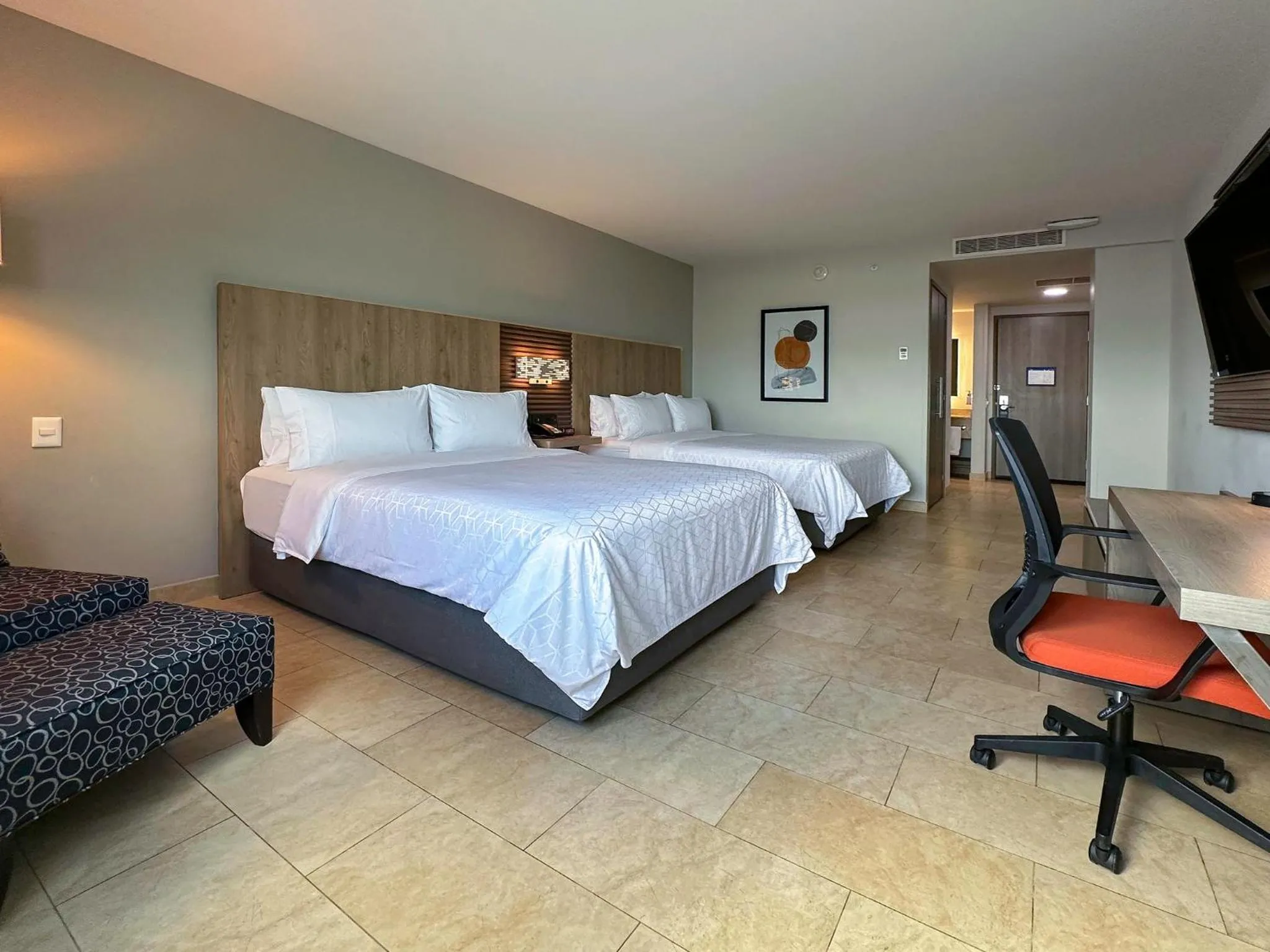 Photo of the whole room, Bed in Holiday Inn Express Mérida by IHG