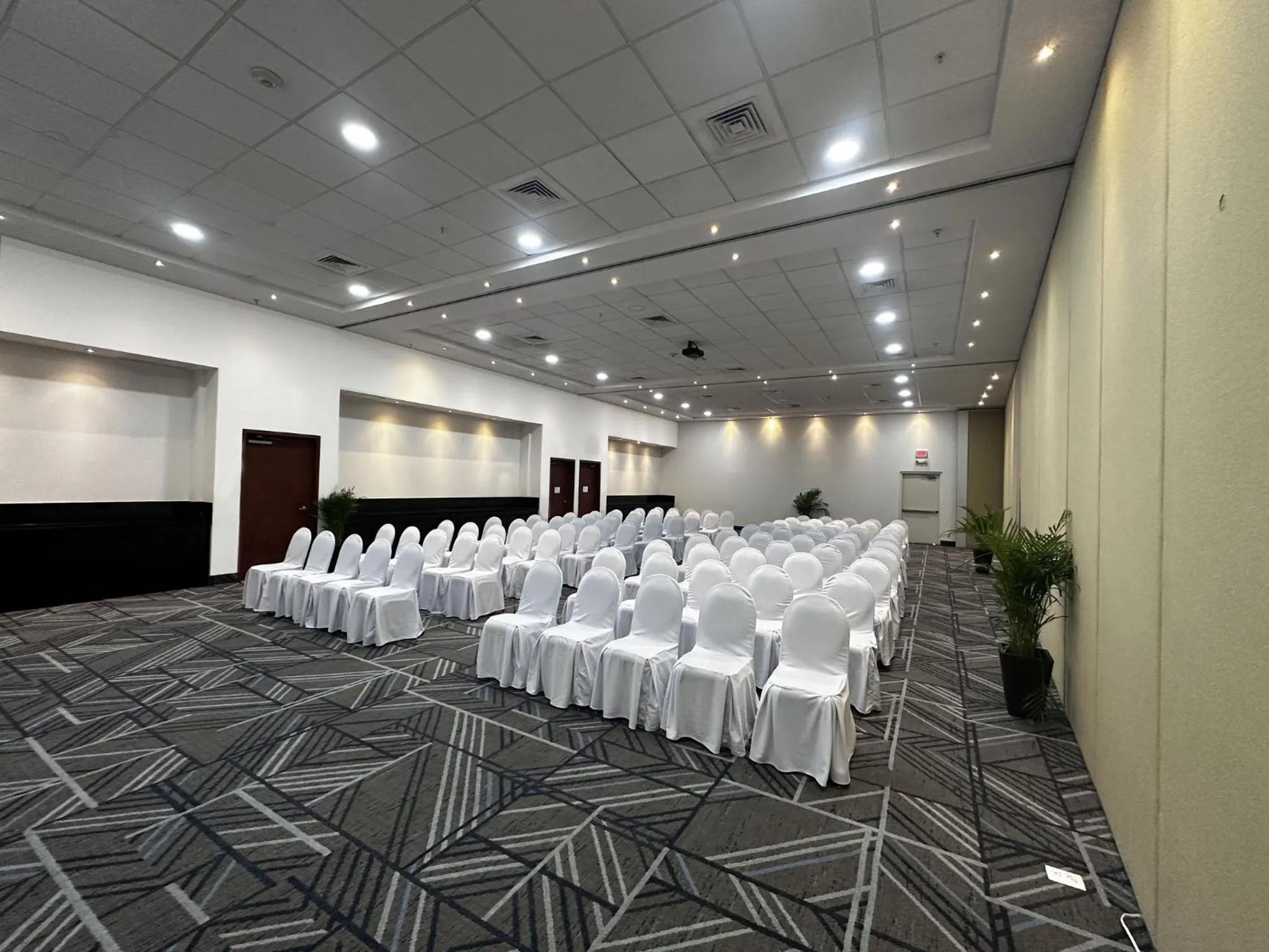Meeting/conference room in Holiday Inn Express Mérida by IHG