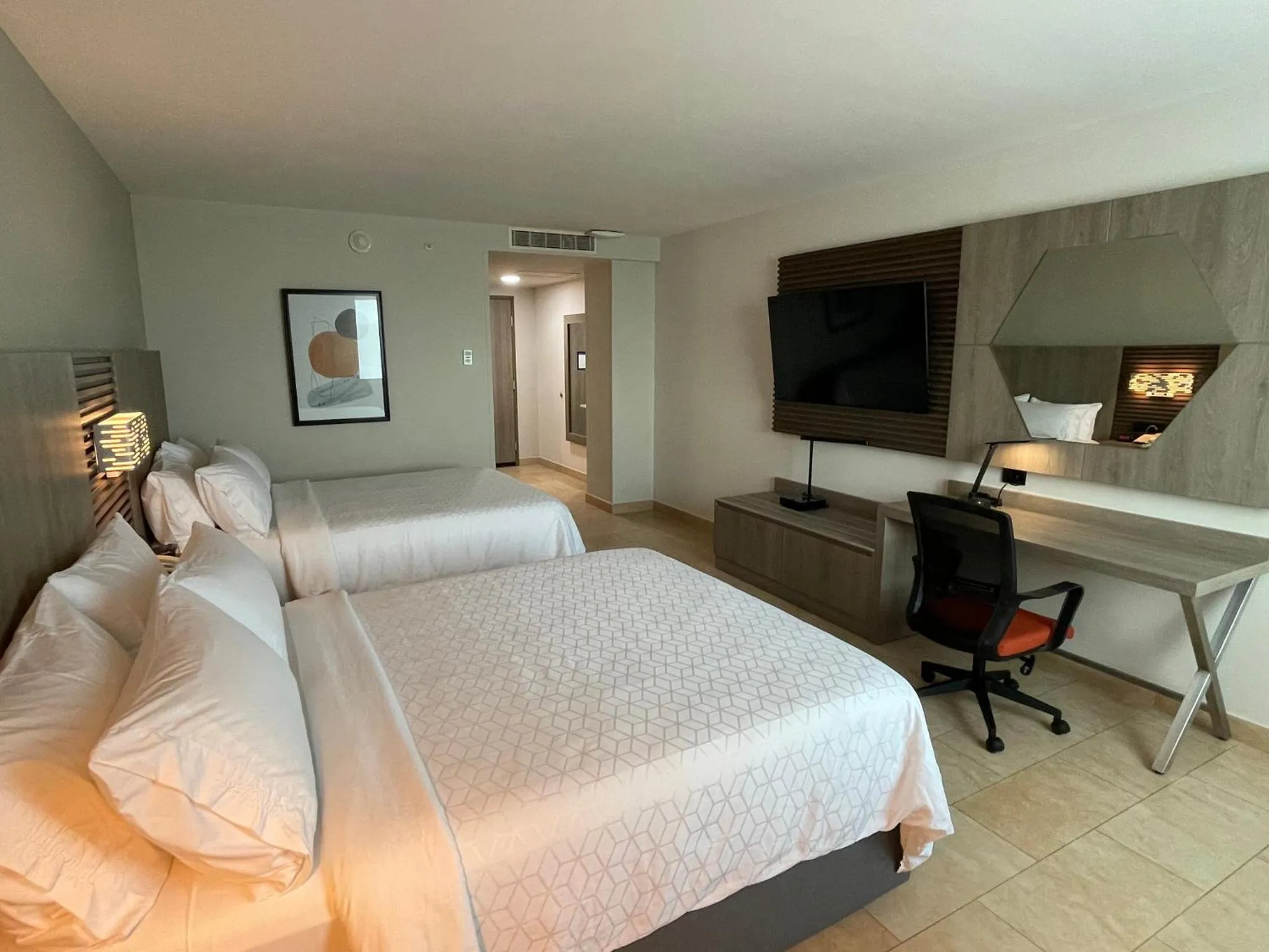 Photo of the whole room, Bed in Holiday Inn Express Mérida by IHG